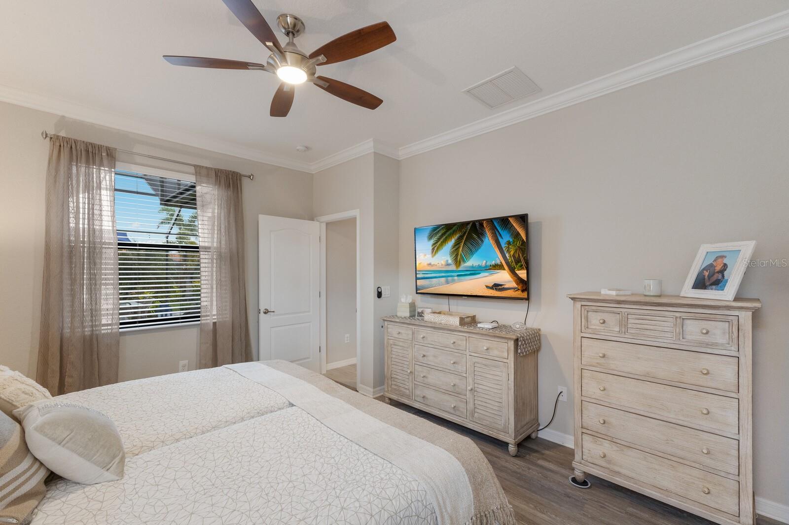 10233 LOCH LOMOND DR