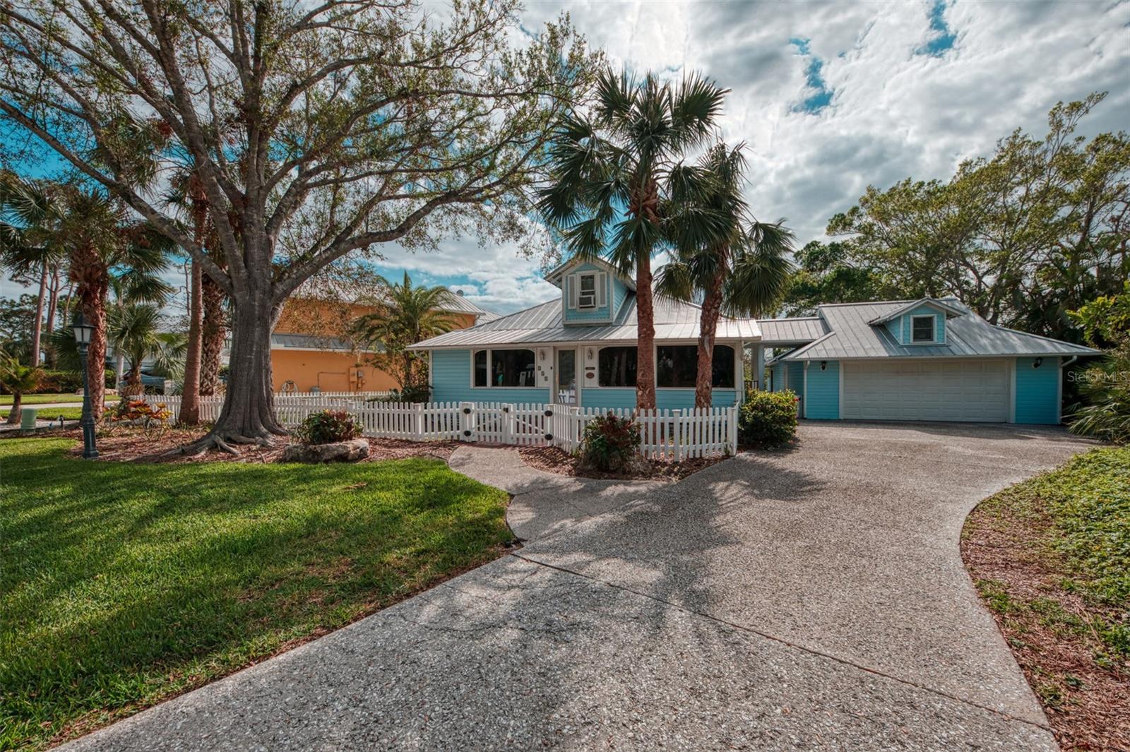 713 EAGLE POINT DR