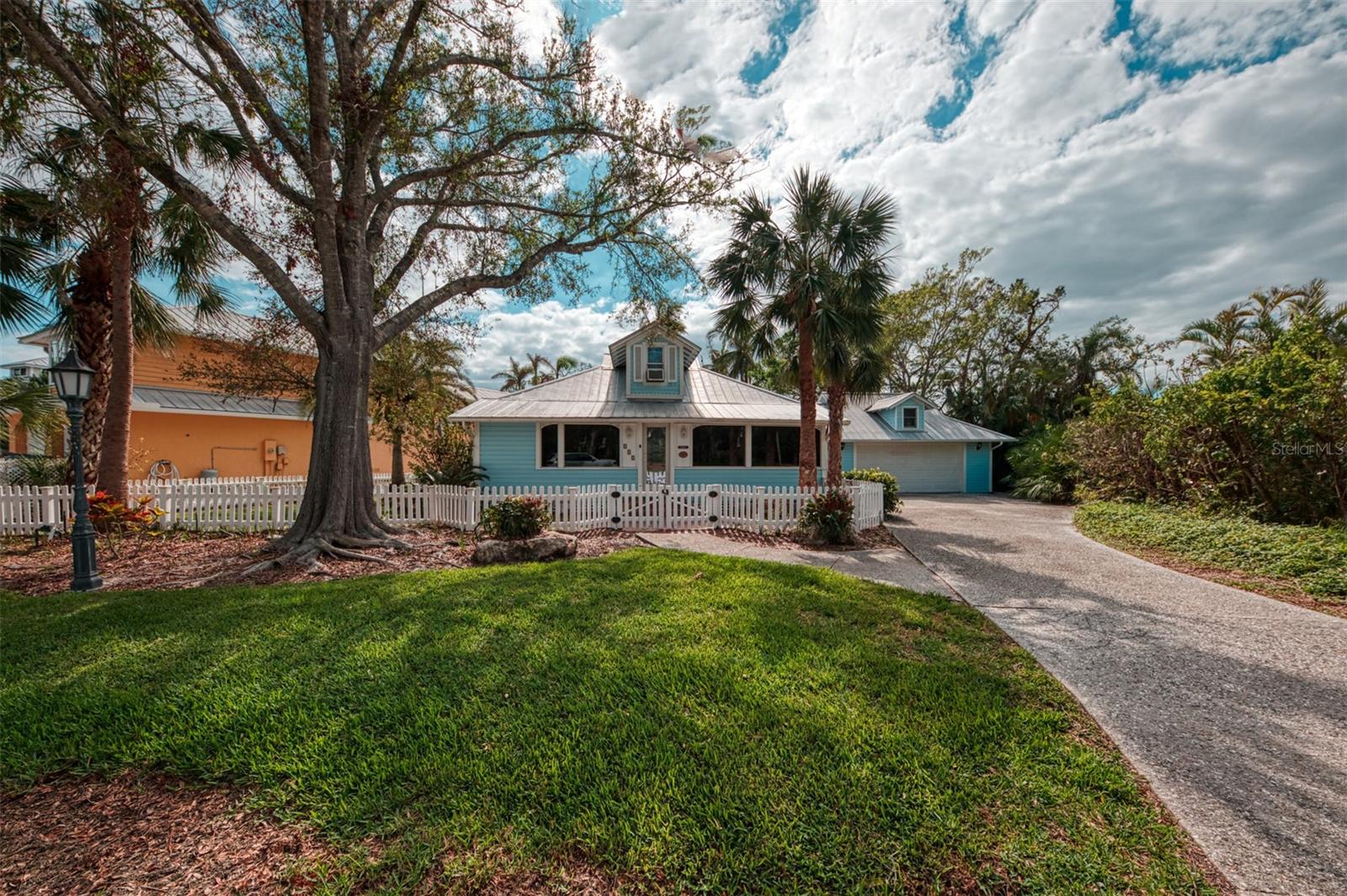 713 EAGLE POINT DR