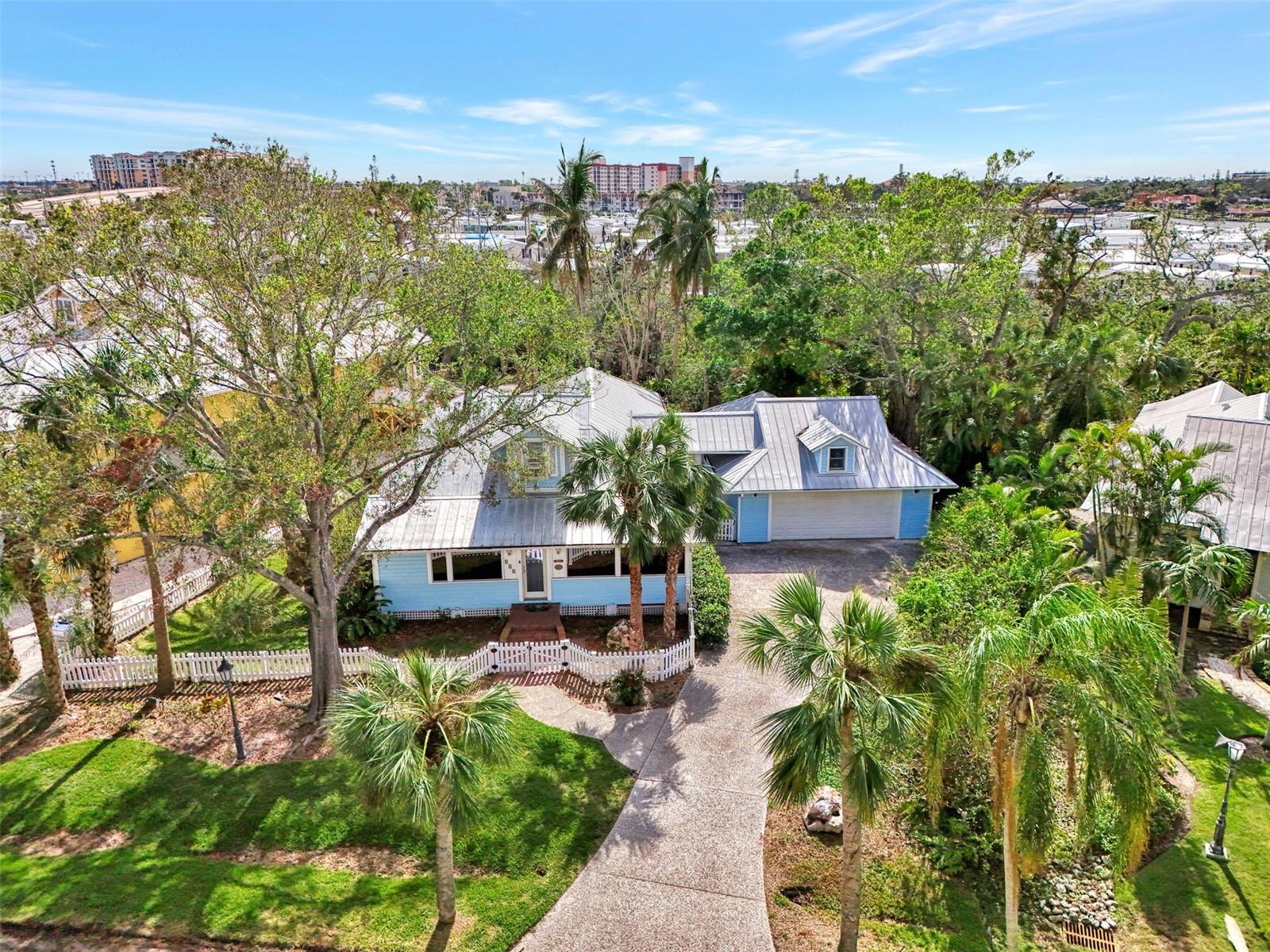 713 EAGLE POINT DR