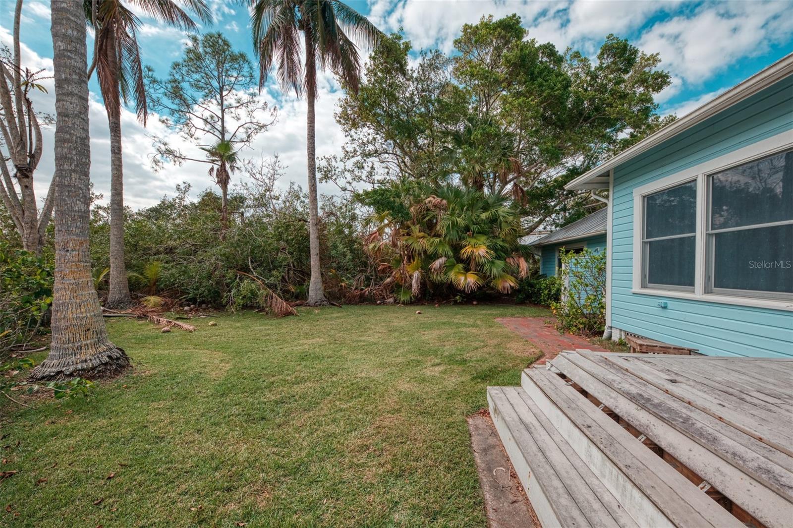 713 EAGLE POINT DR