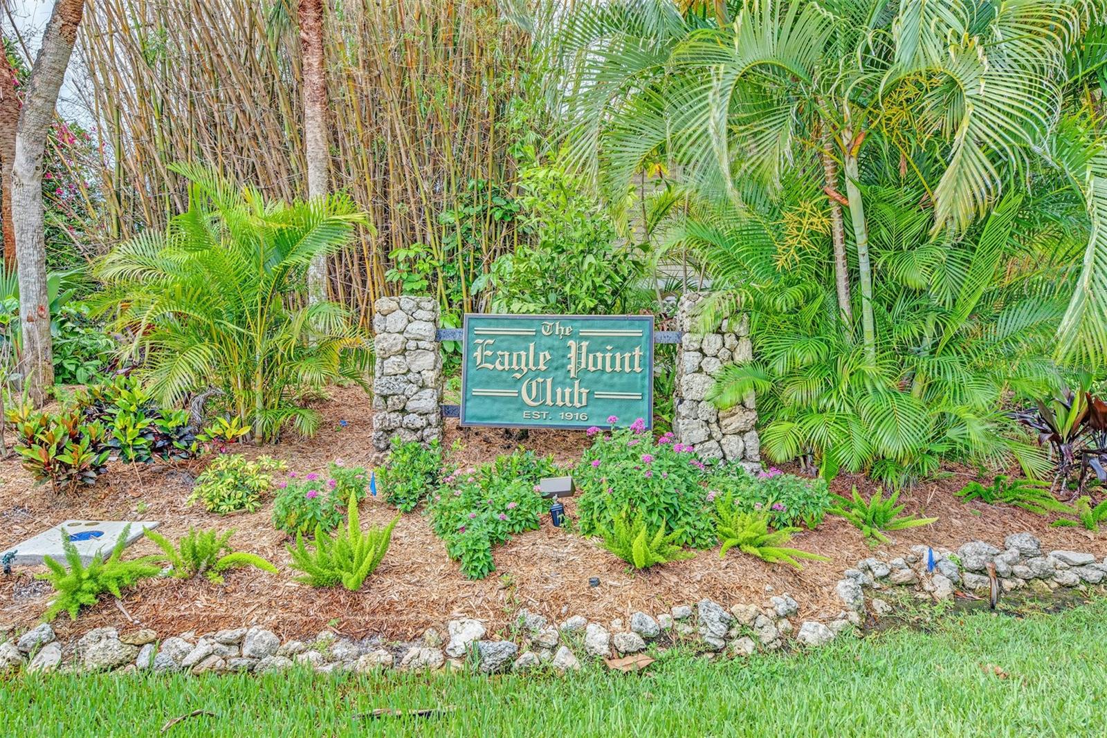 713 EAGLE POINT DR