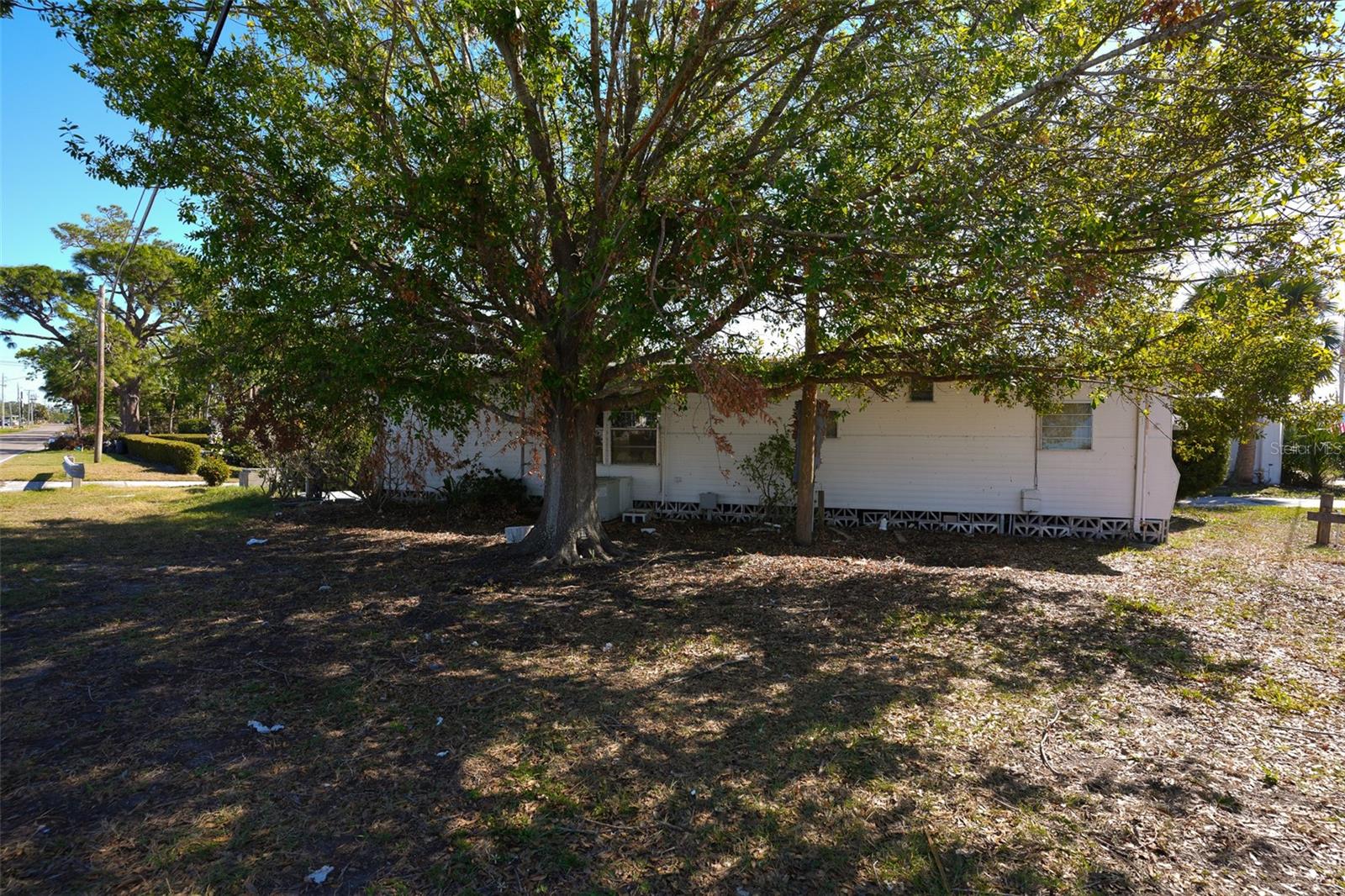 6903 TARPON LN