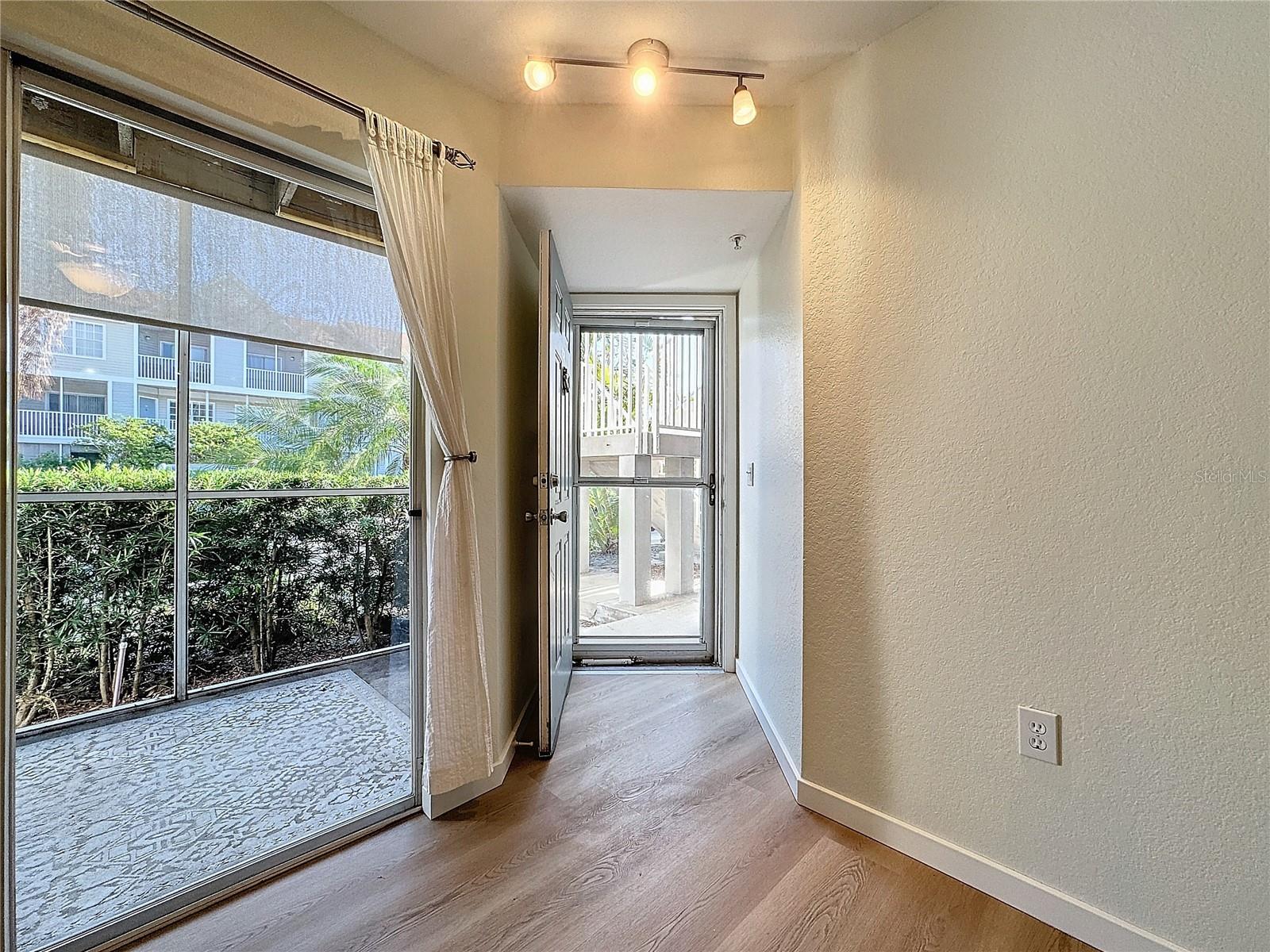 850 S TAMIAMI TRL #402
