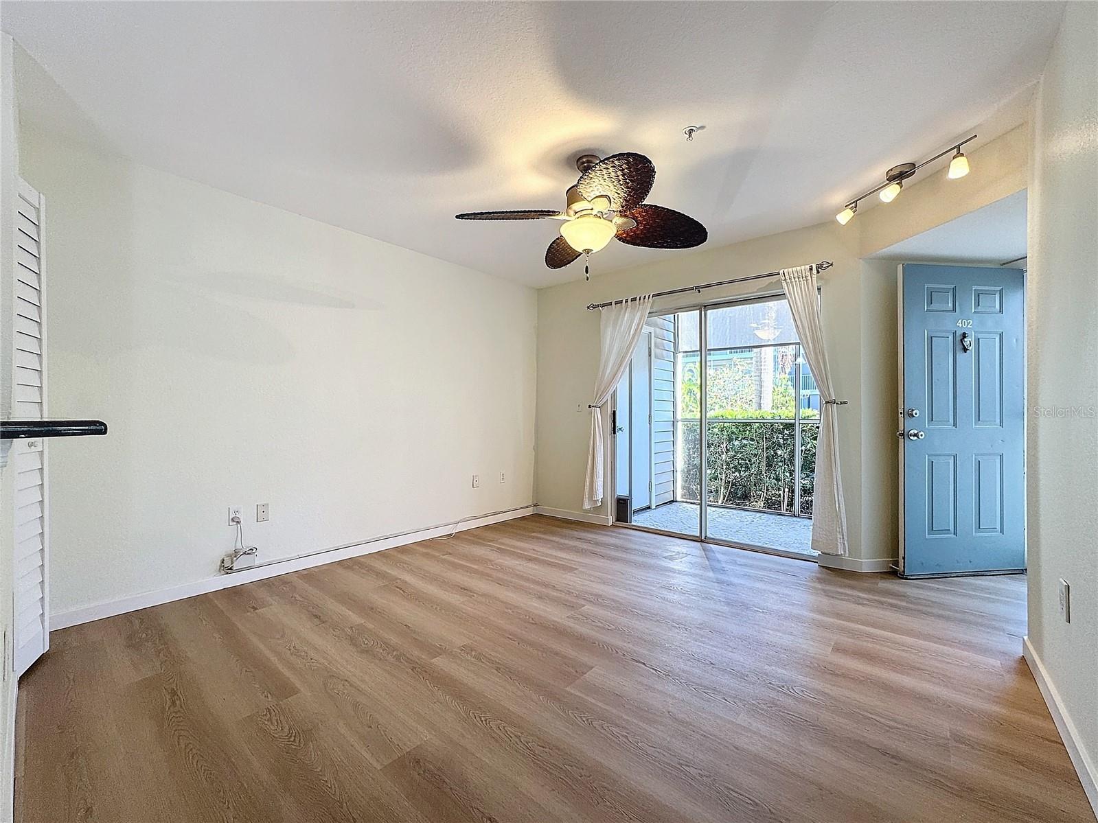 850 S TAMIAMI TRL #402