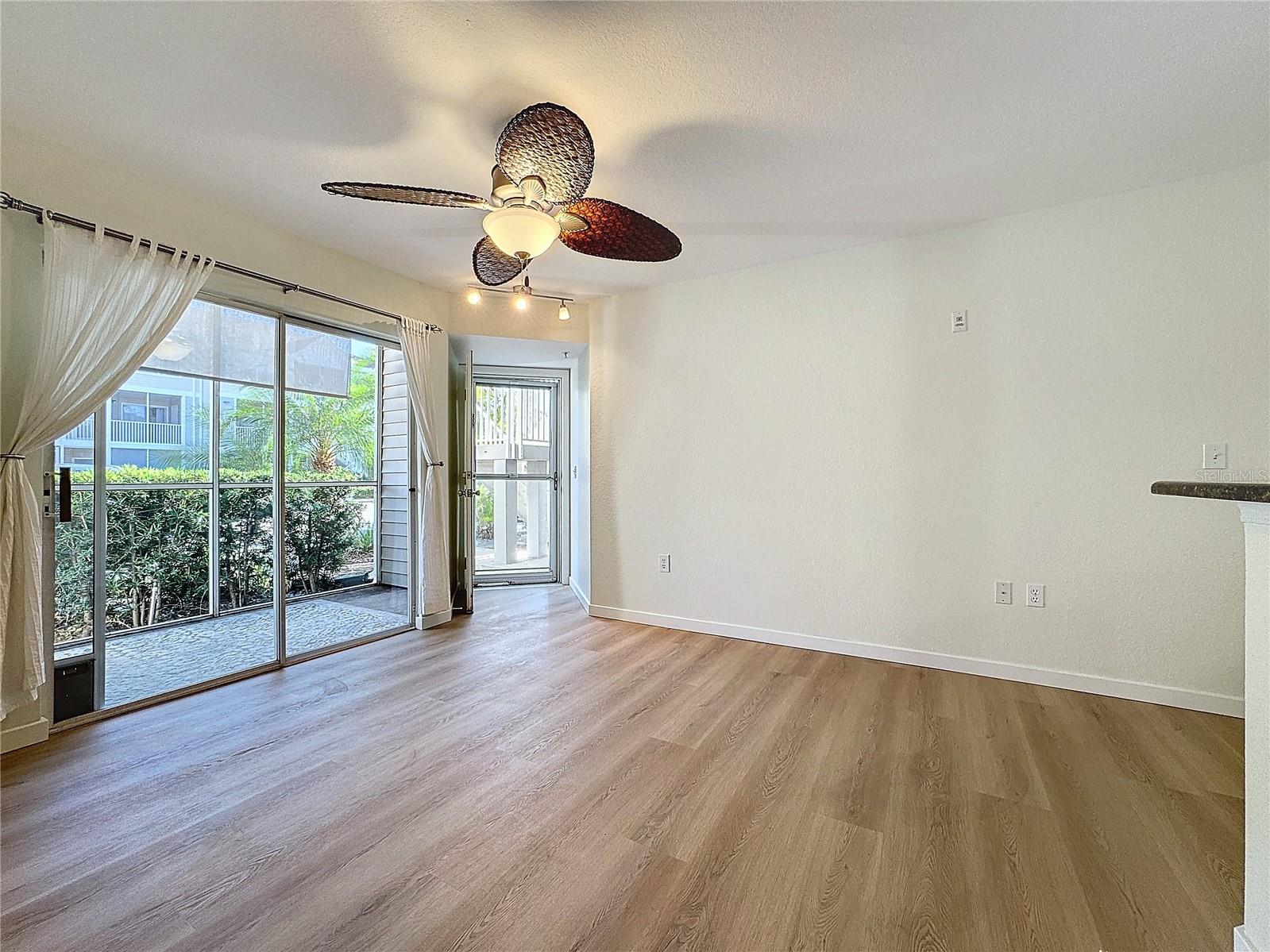 850 S TAMIAMI TRL #402