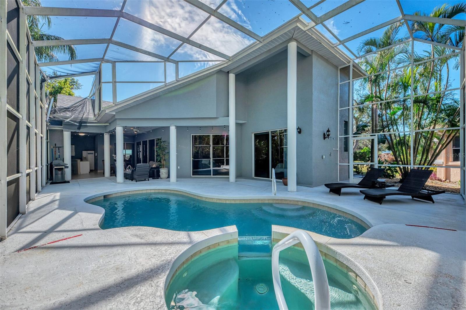 72 ARBOR OAKS DR