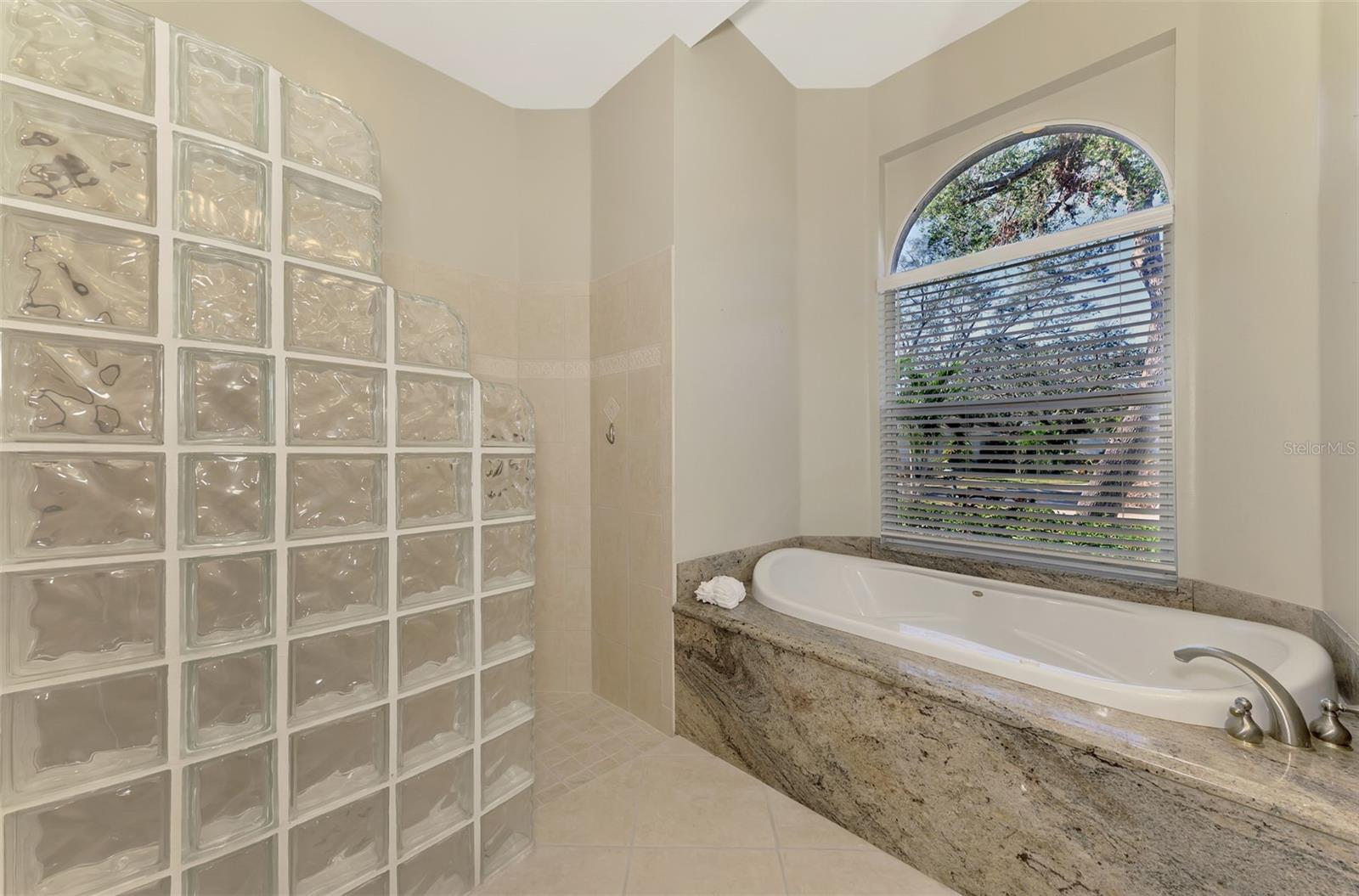 72 ARBOR OAKS DR
