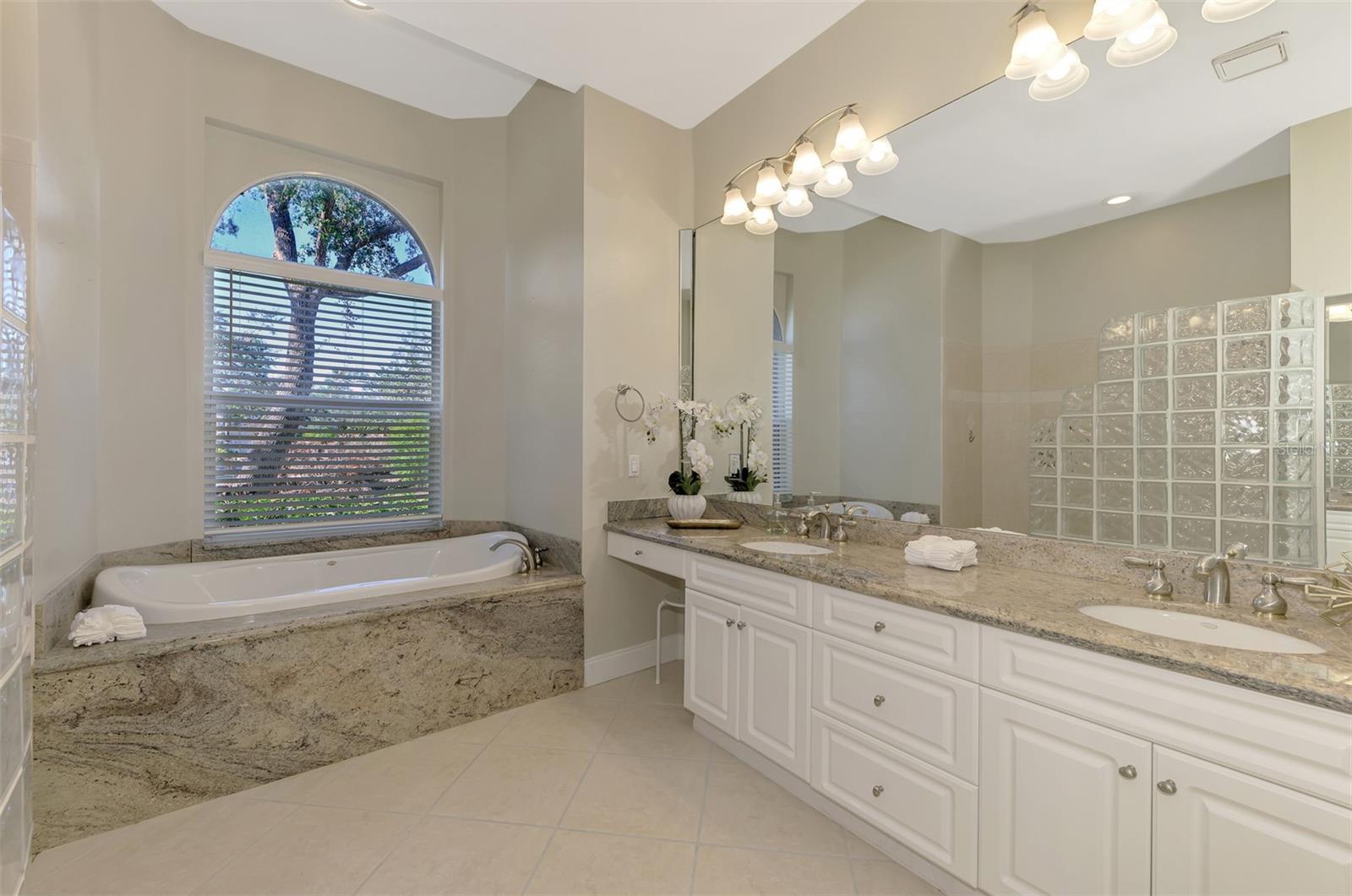 72 ARBOR OAKS DR