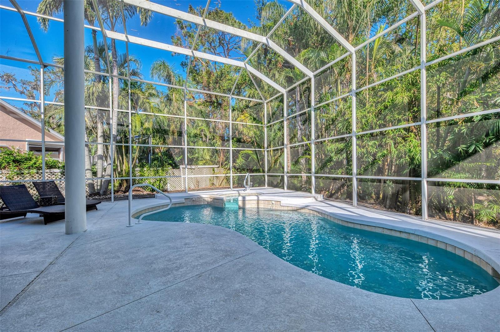 72 ARBOR OAKS DR