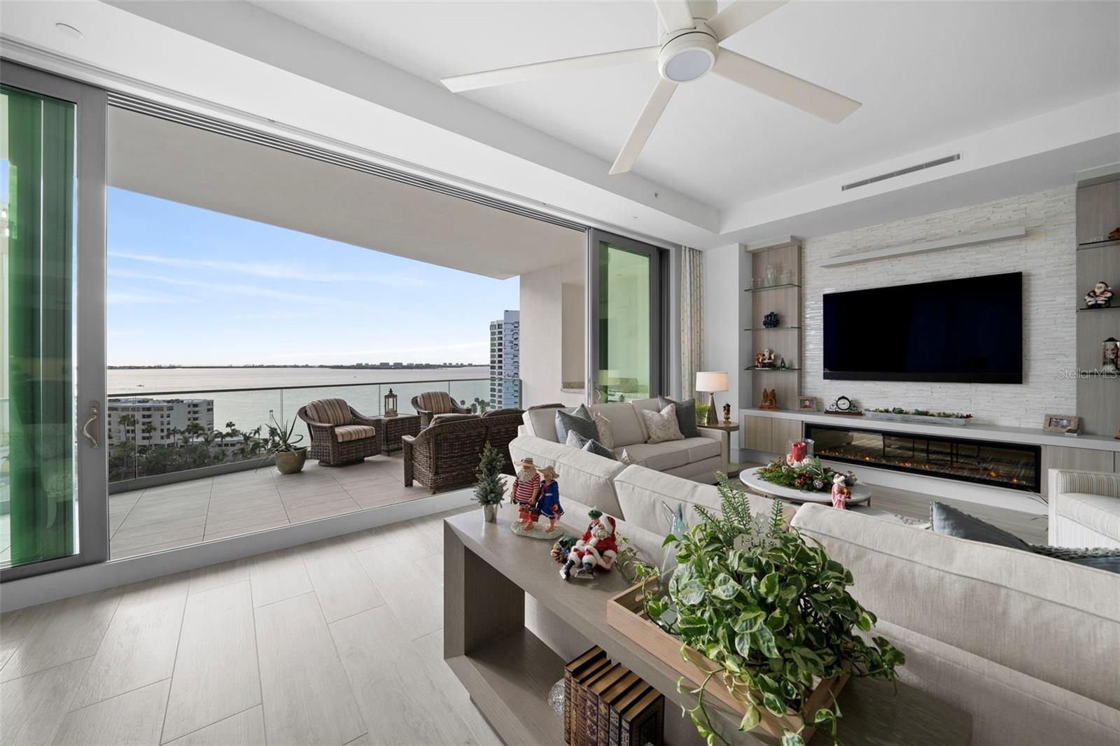 401 QUAY COMMONS #901