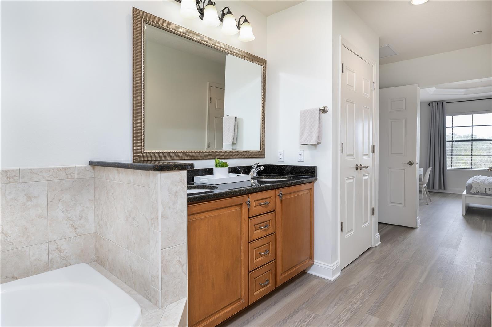 7702 LAKE VISTA CT #306