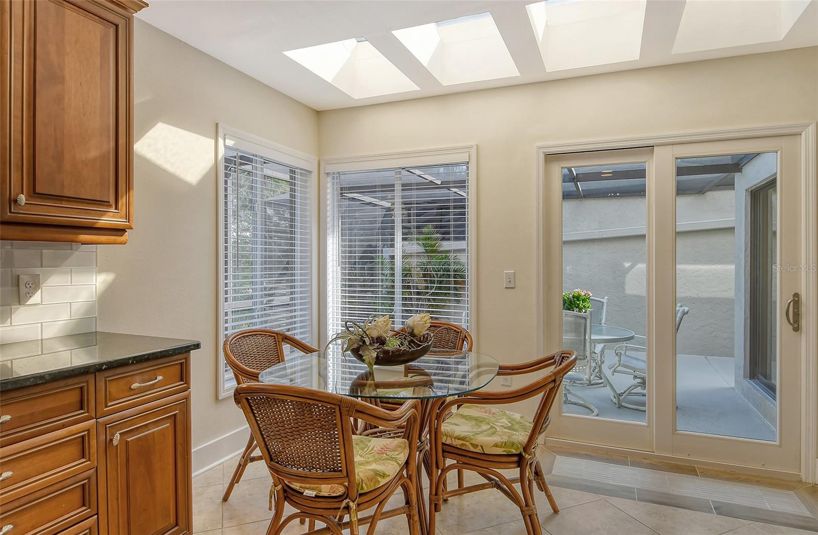 2203 HARBOURSIDE DR