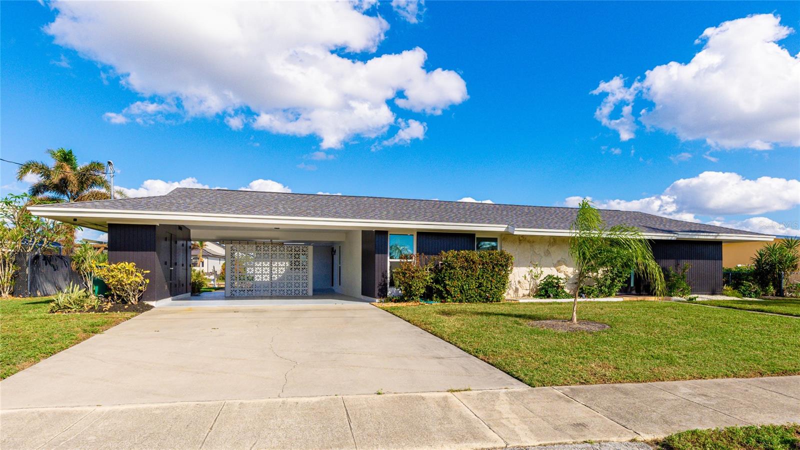 181 BEENEY RD SE