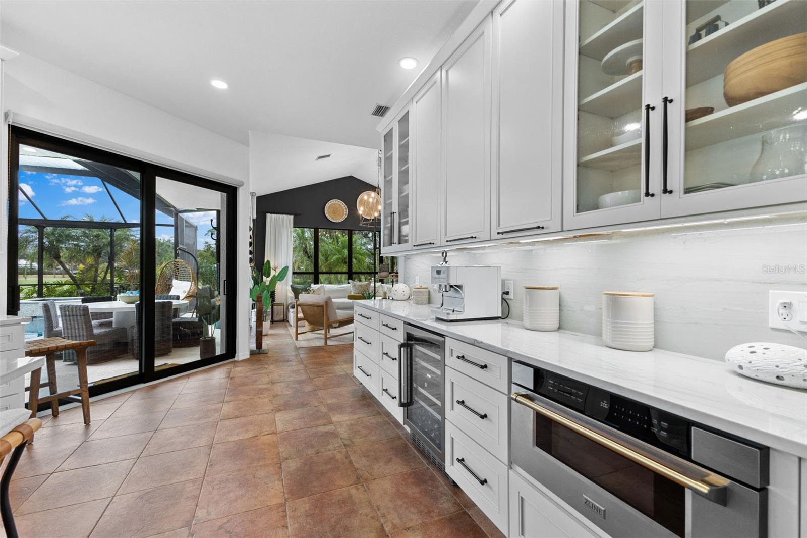 463 SHERBROOKE CT