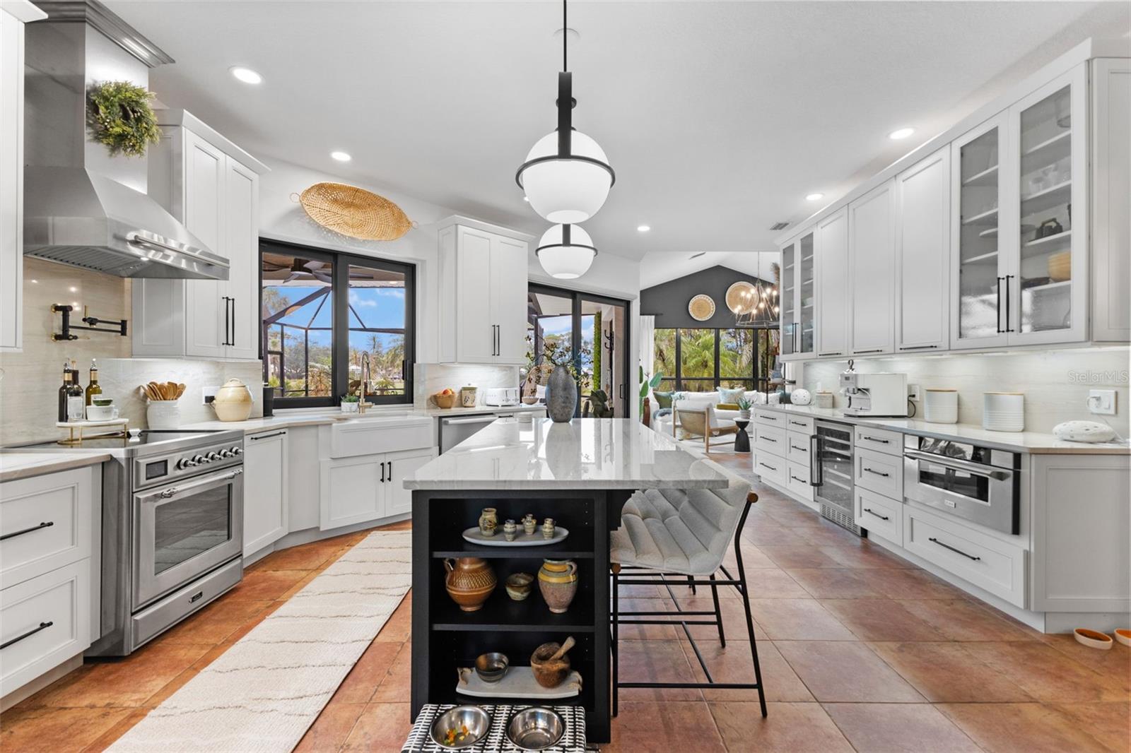 463 SHERBROOKE CT