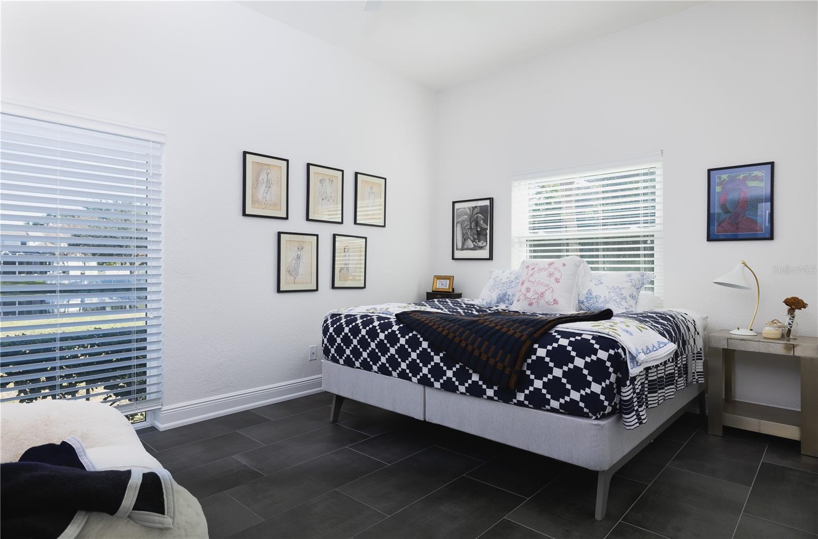 1060 WATER OAK CT NE