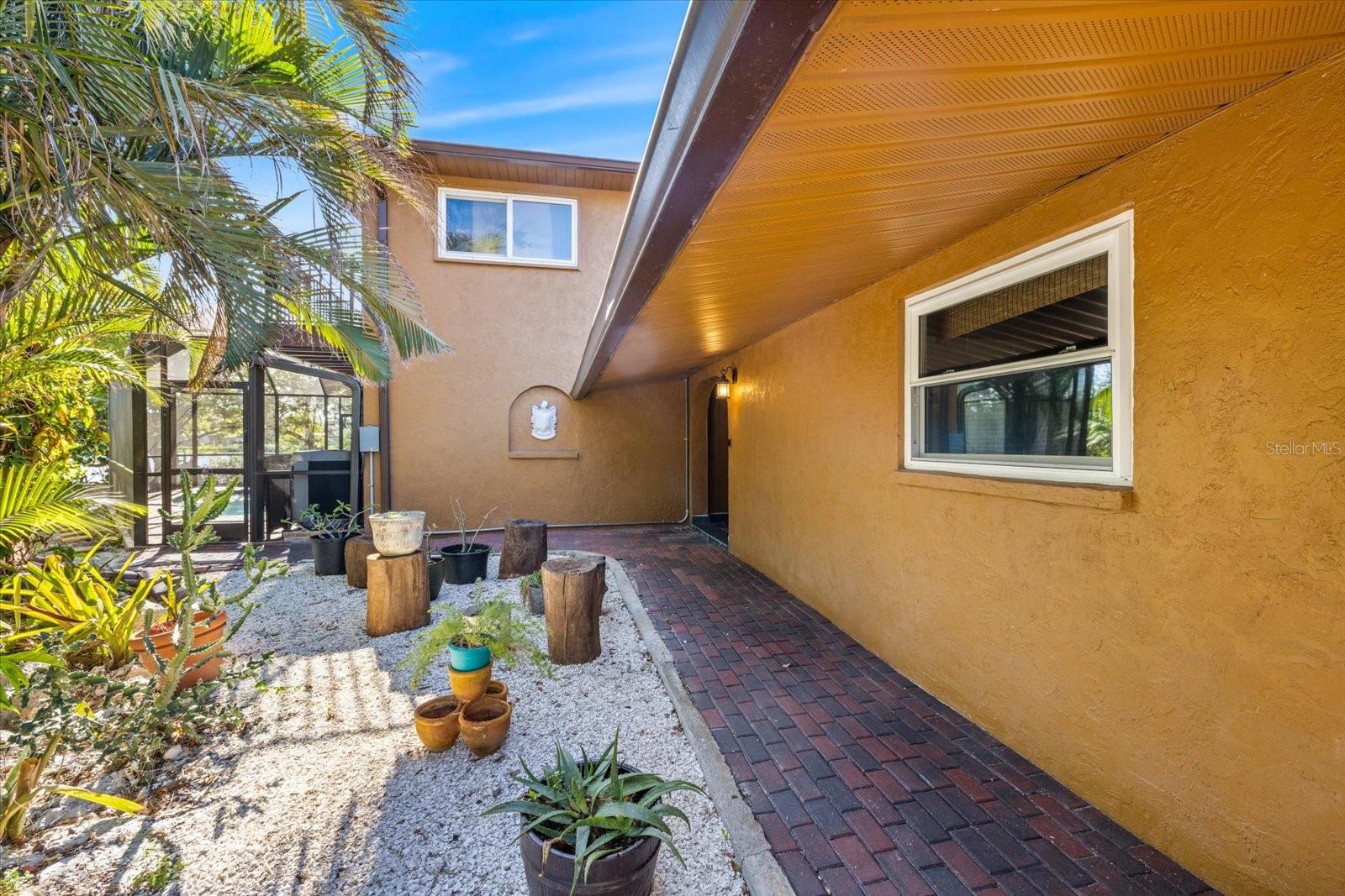 645 PALMETTO DR