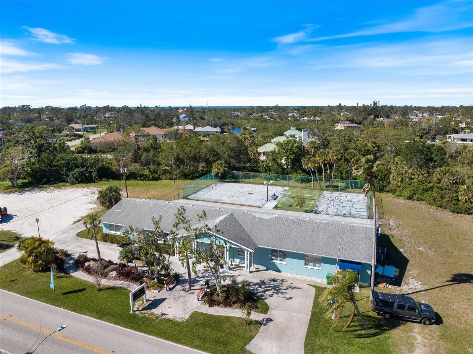 645 PALMETTO DR