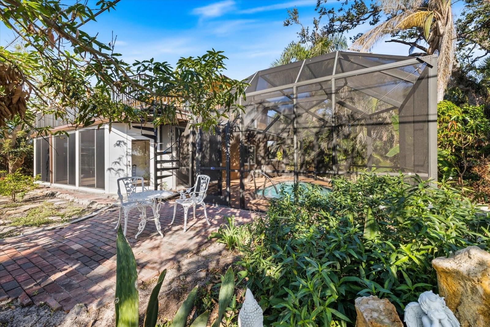645 PALMETTO DR