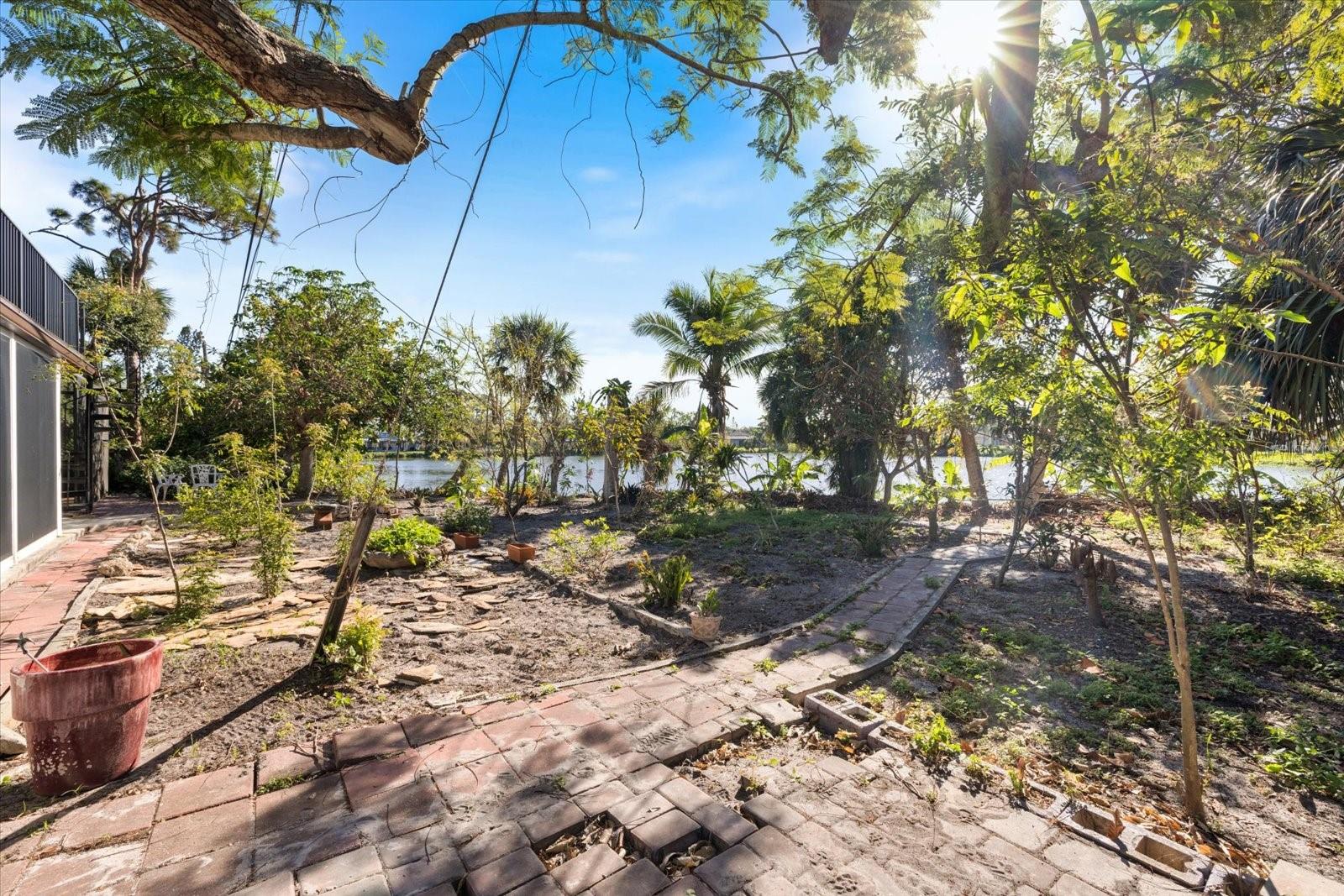 645 PALMETTO DR