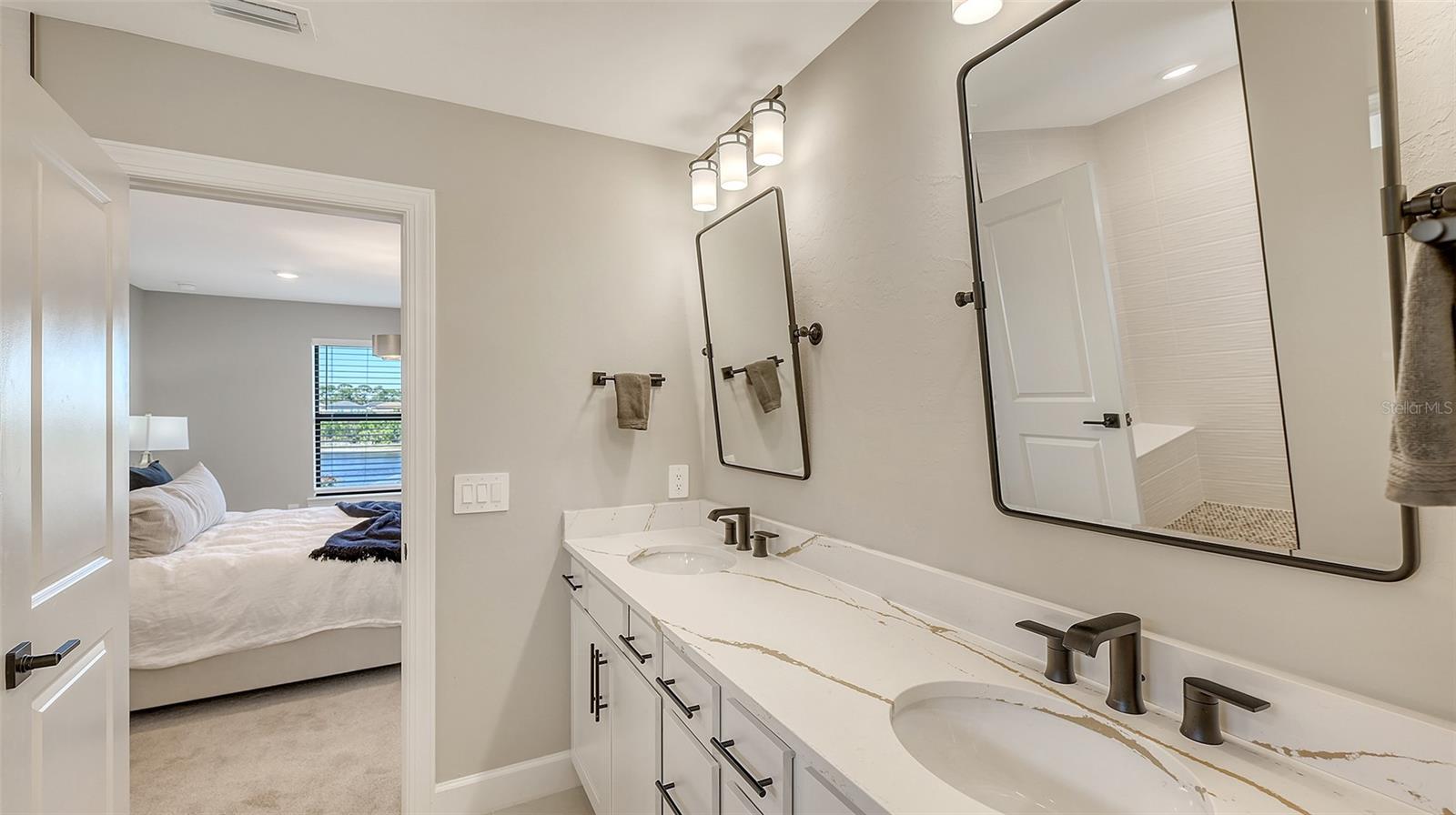 6144 BAYWOOD CT