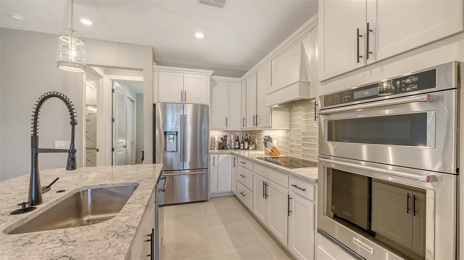 6144 BAYWOOD CT