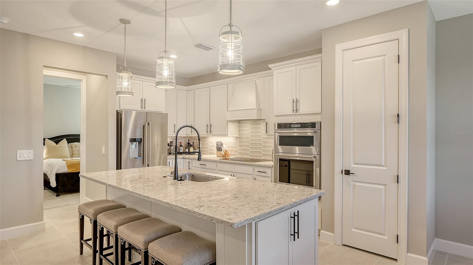 6144 BAYWOOD CT