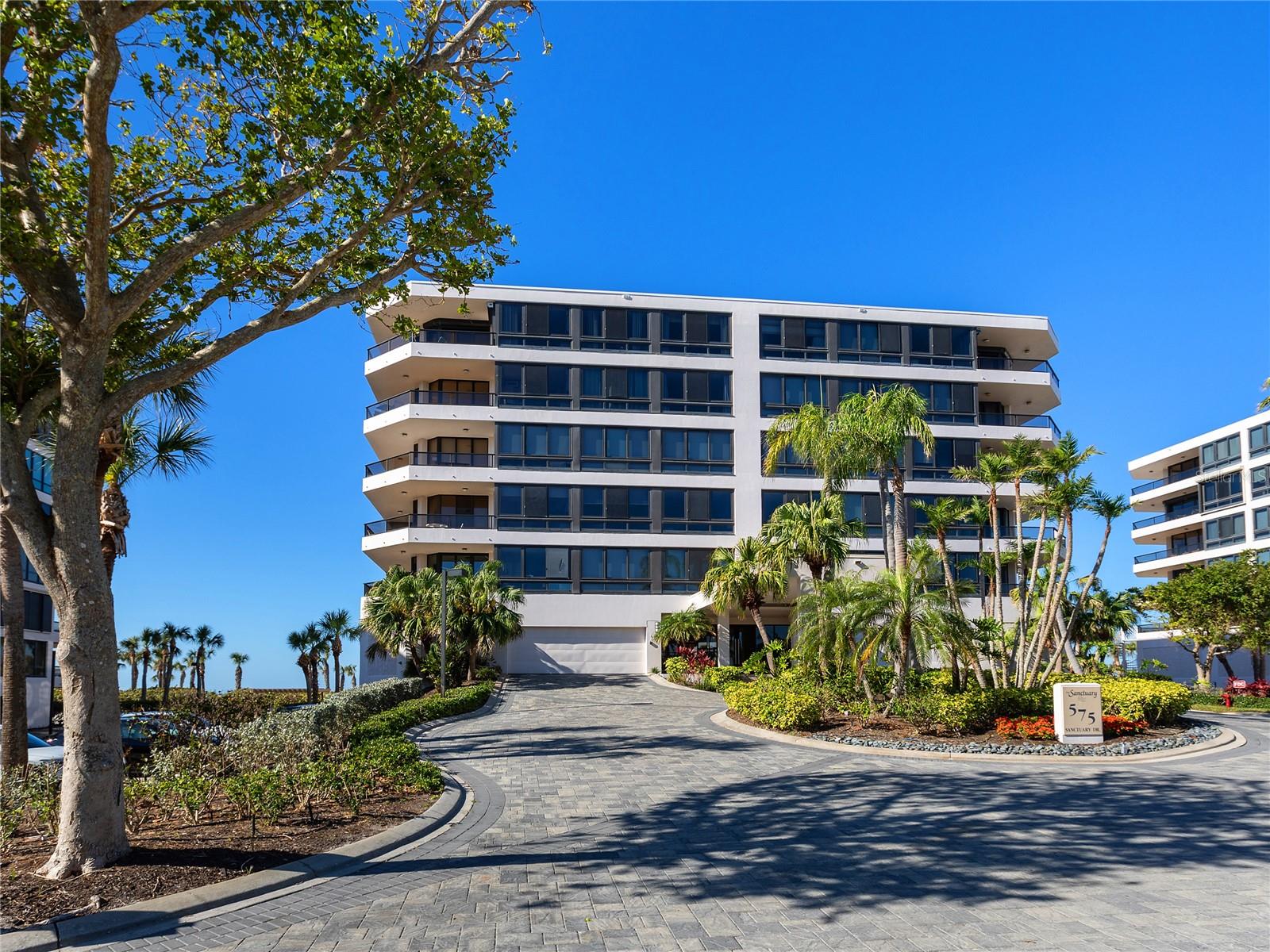 575 SANCTUARY DR #A304