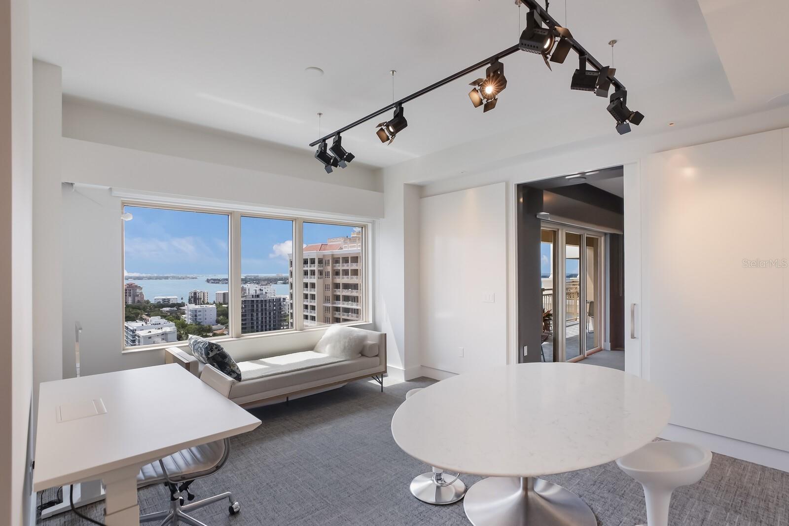 1111 RITZ CARLTON DR #1704