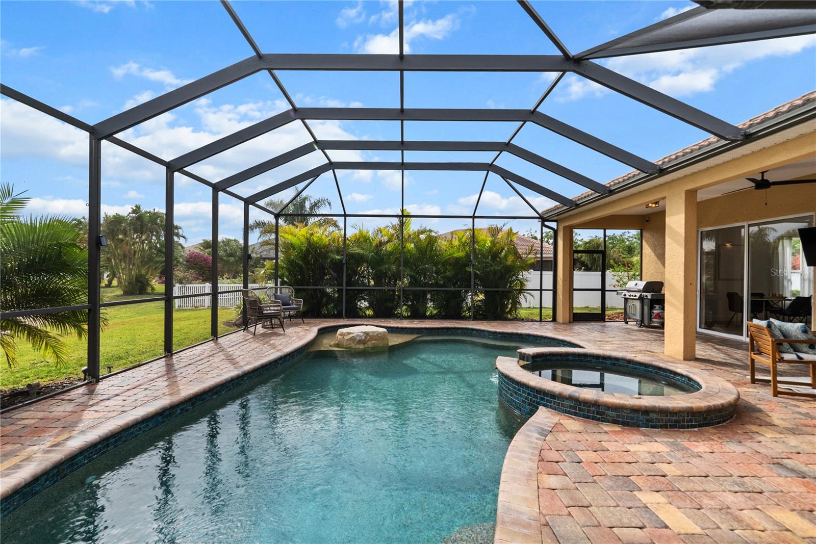 1189 FRASER PINE BLVD