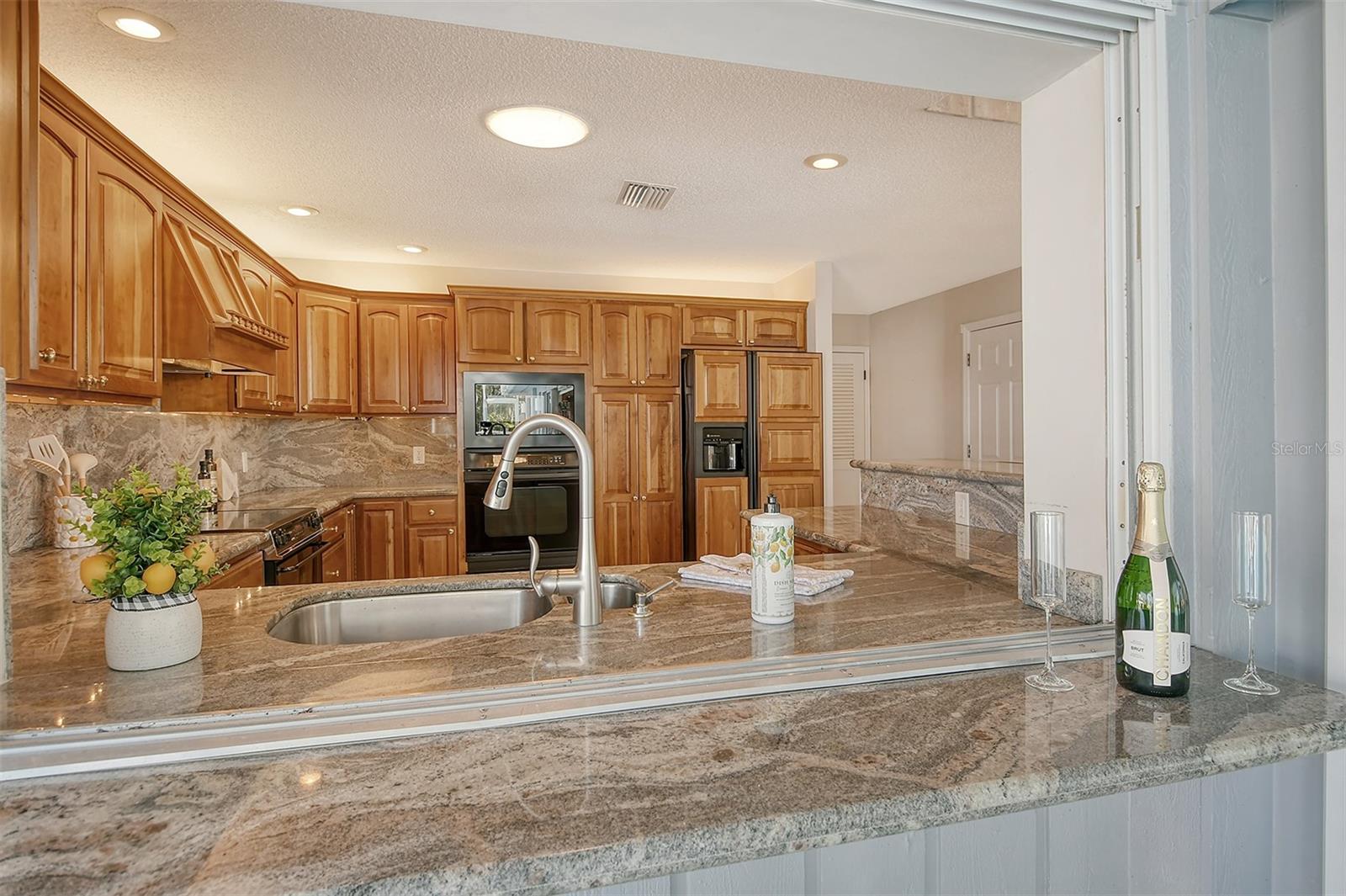 621 IVANHOE LN