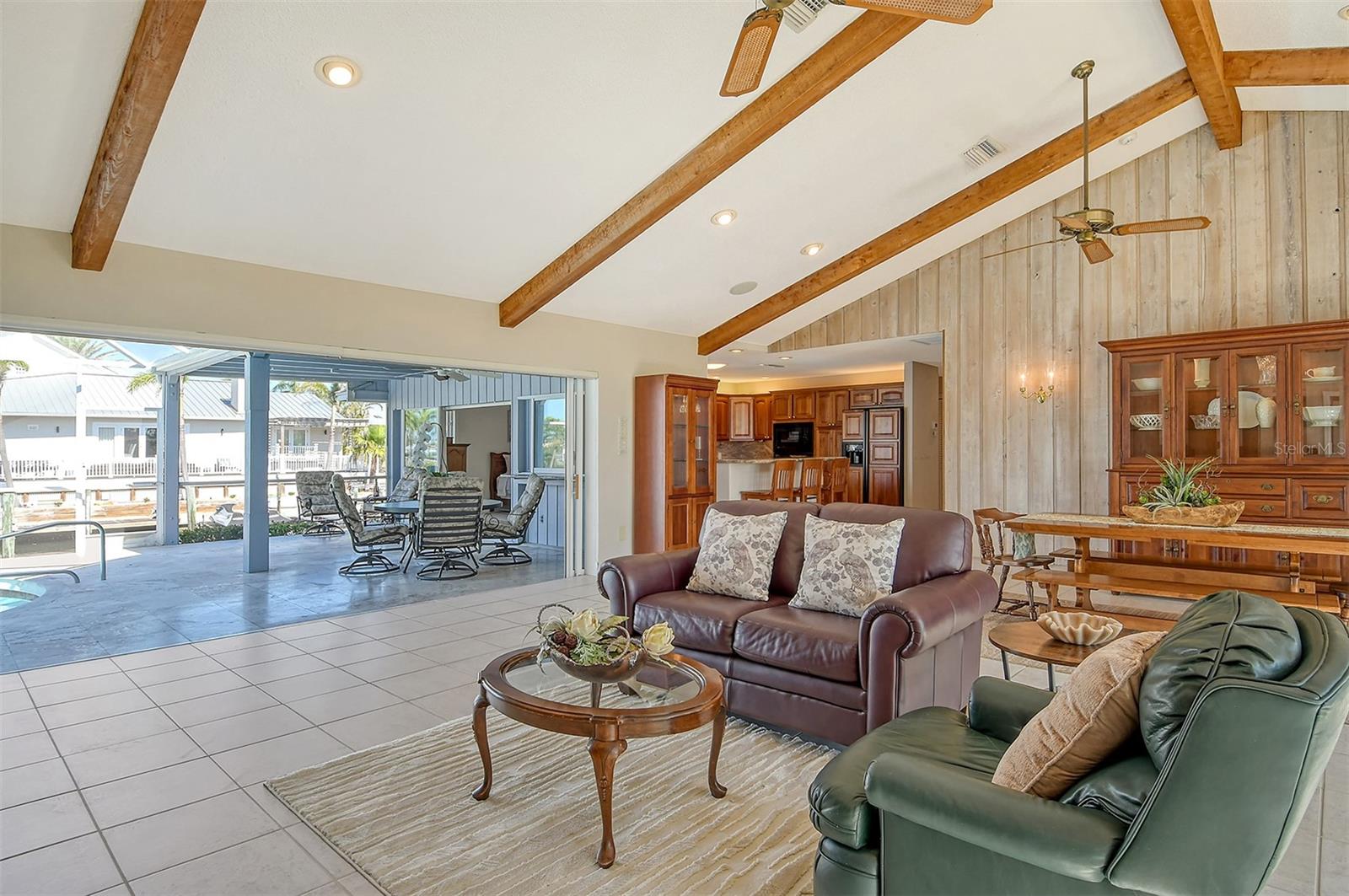 621 IVANHOE LN
