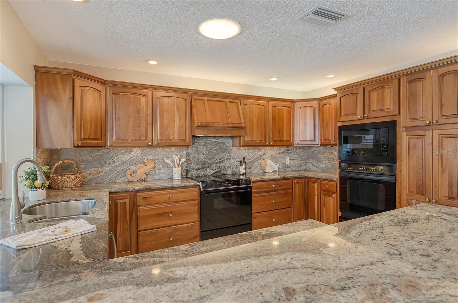 621 IVANHOE LN