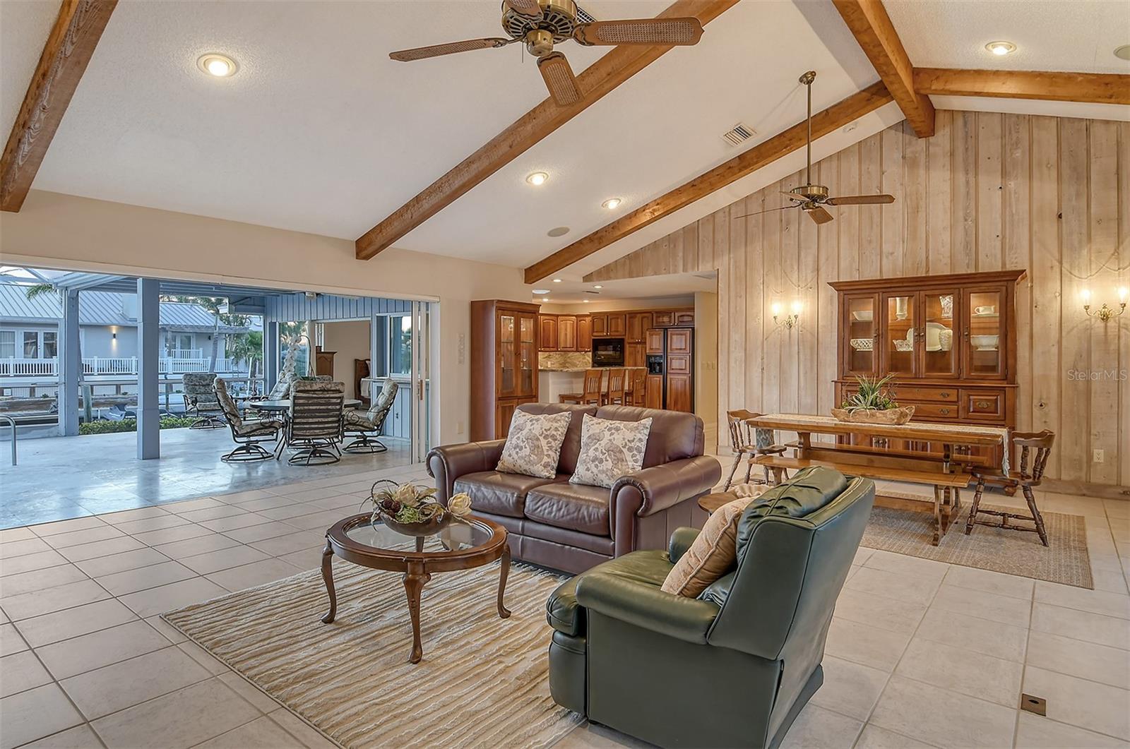 621 IVANHOE LN