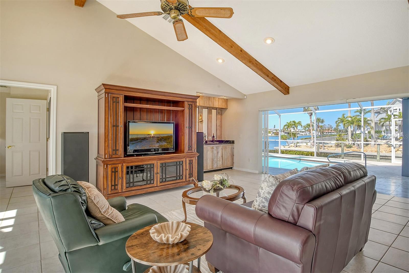 621 IVANHOE LN
