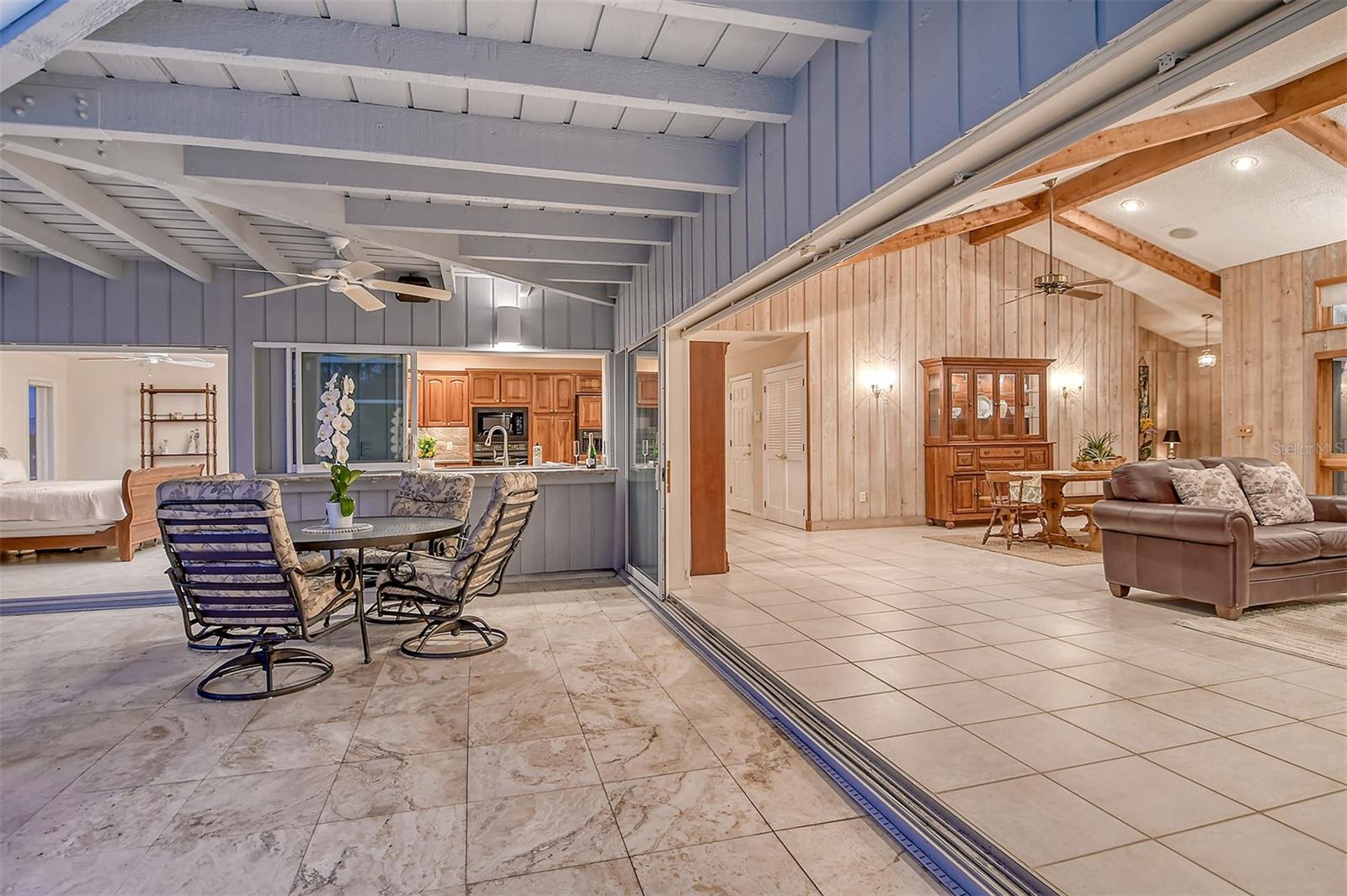 621 IVANHOE LN