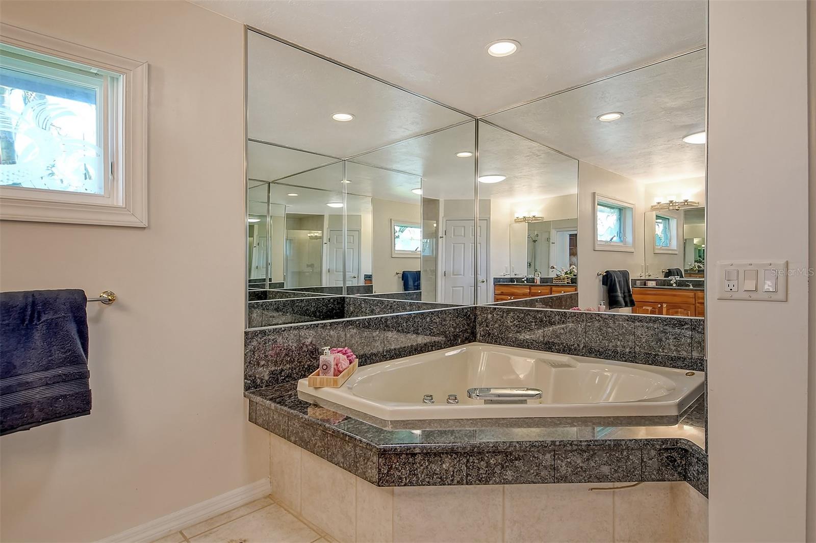 621 IVANHOE LN