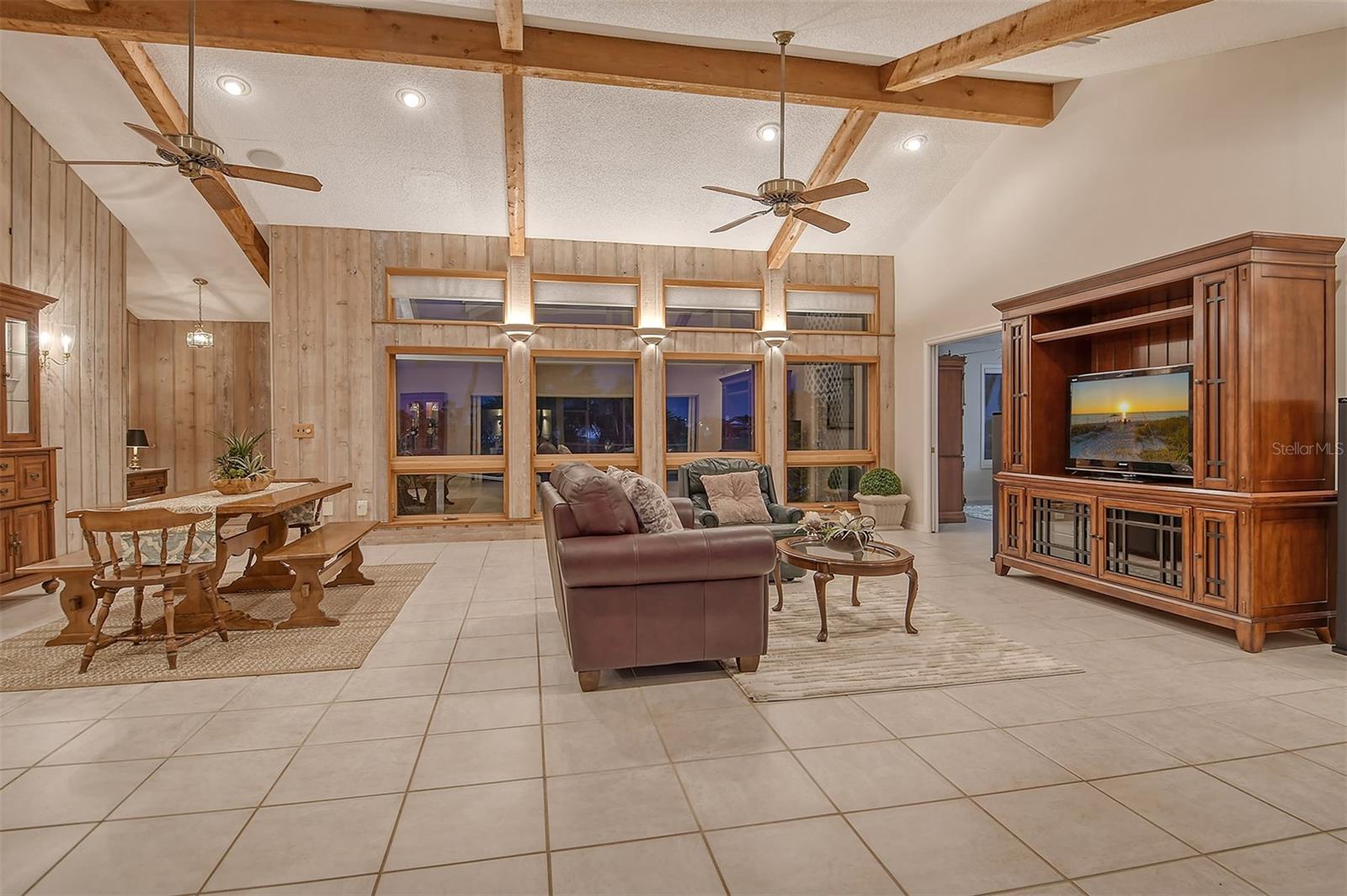 621 IVANHOE LN