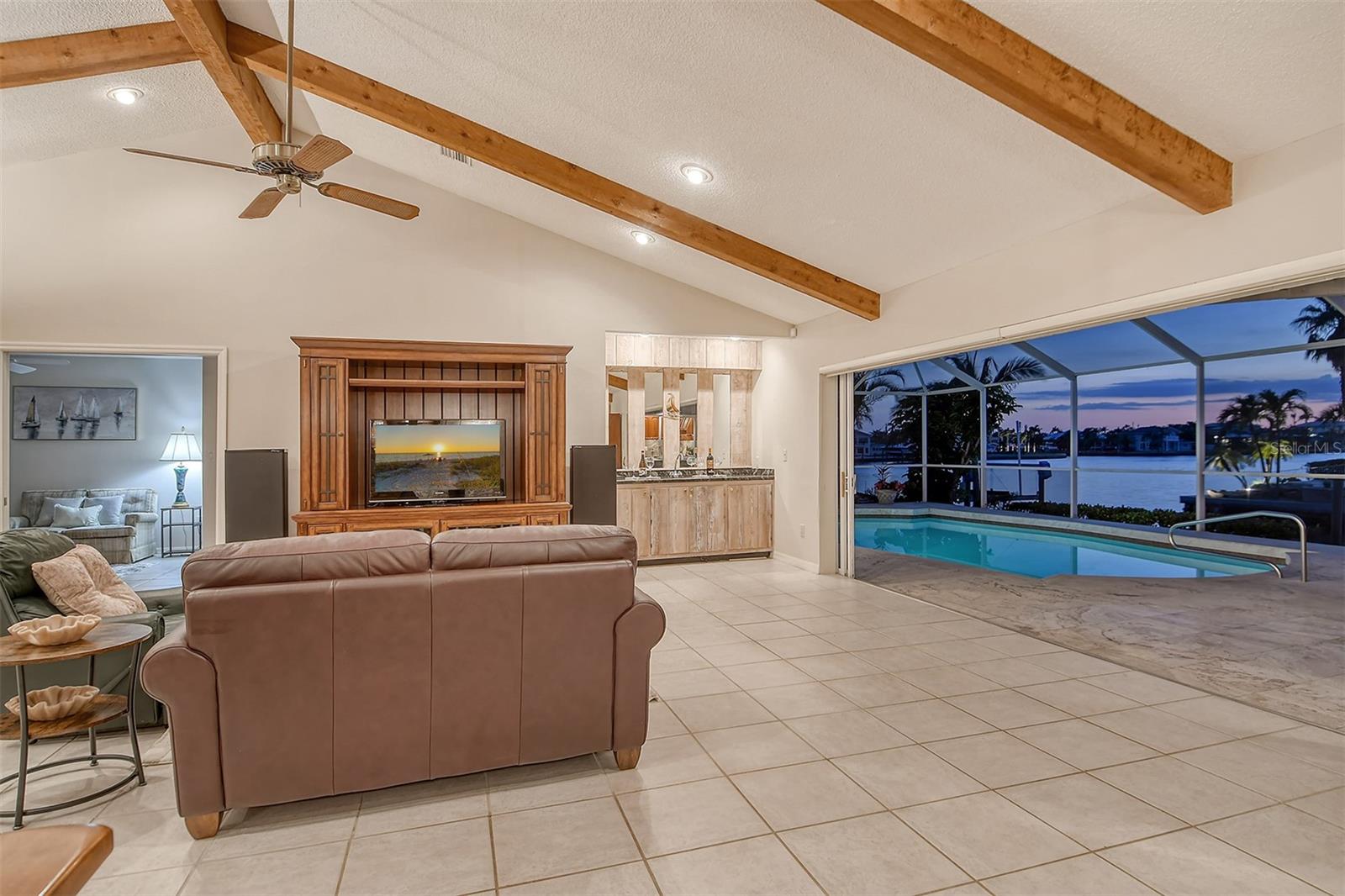 621 IVANHOE LN