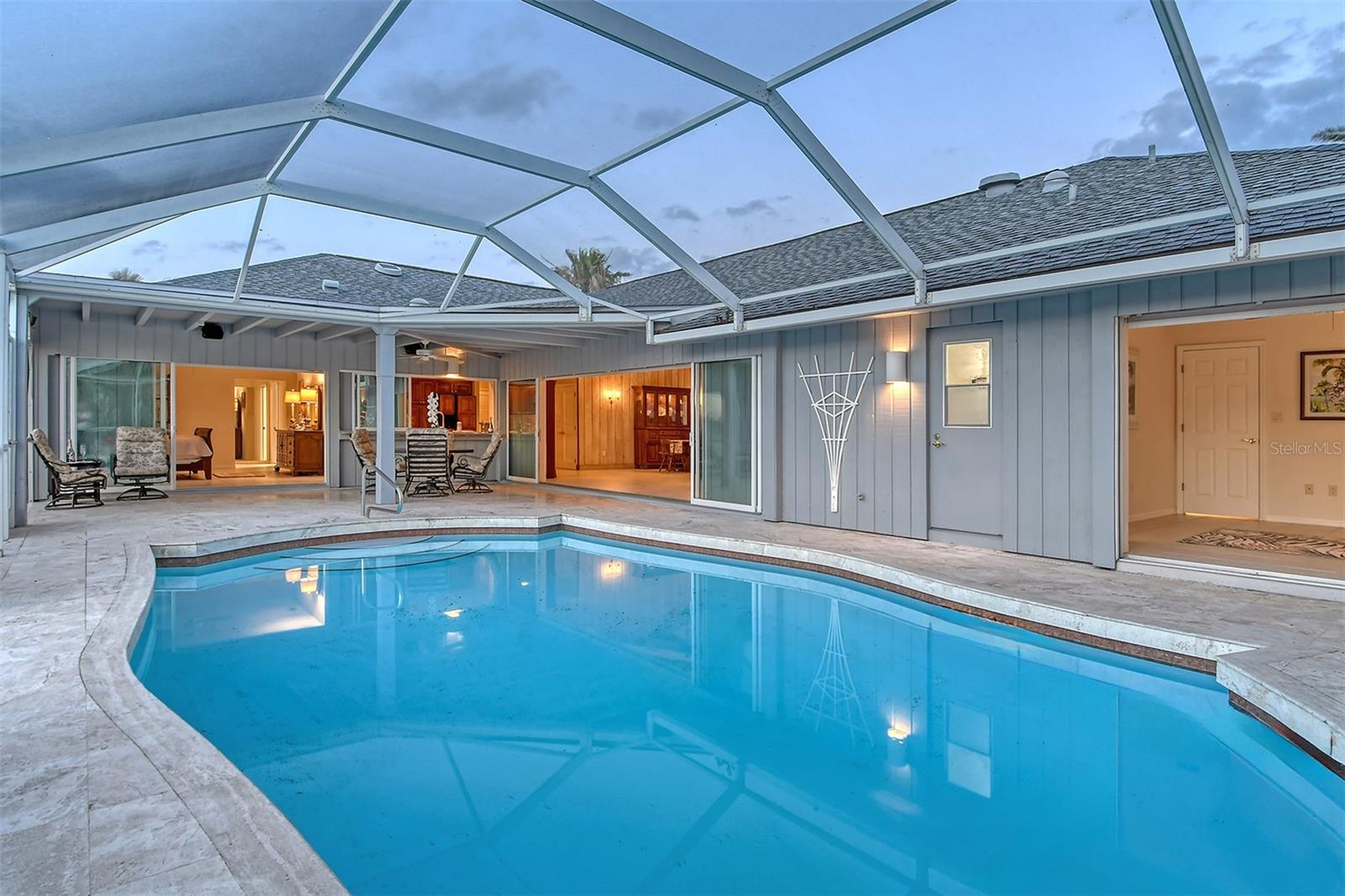 621 IVANHOE LN