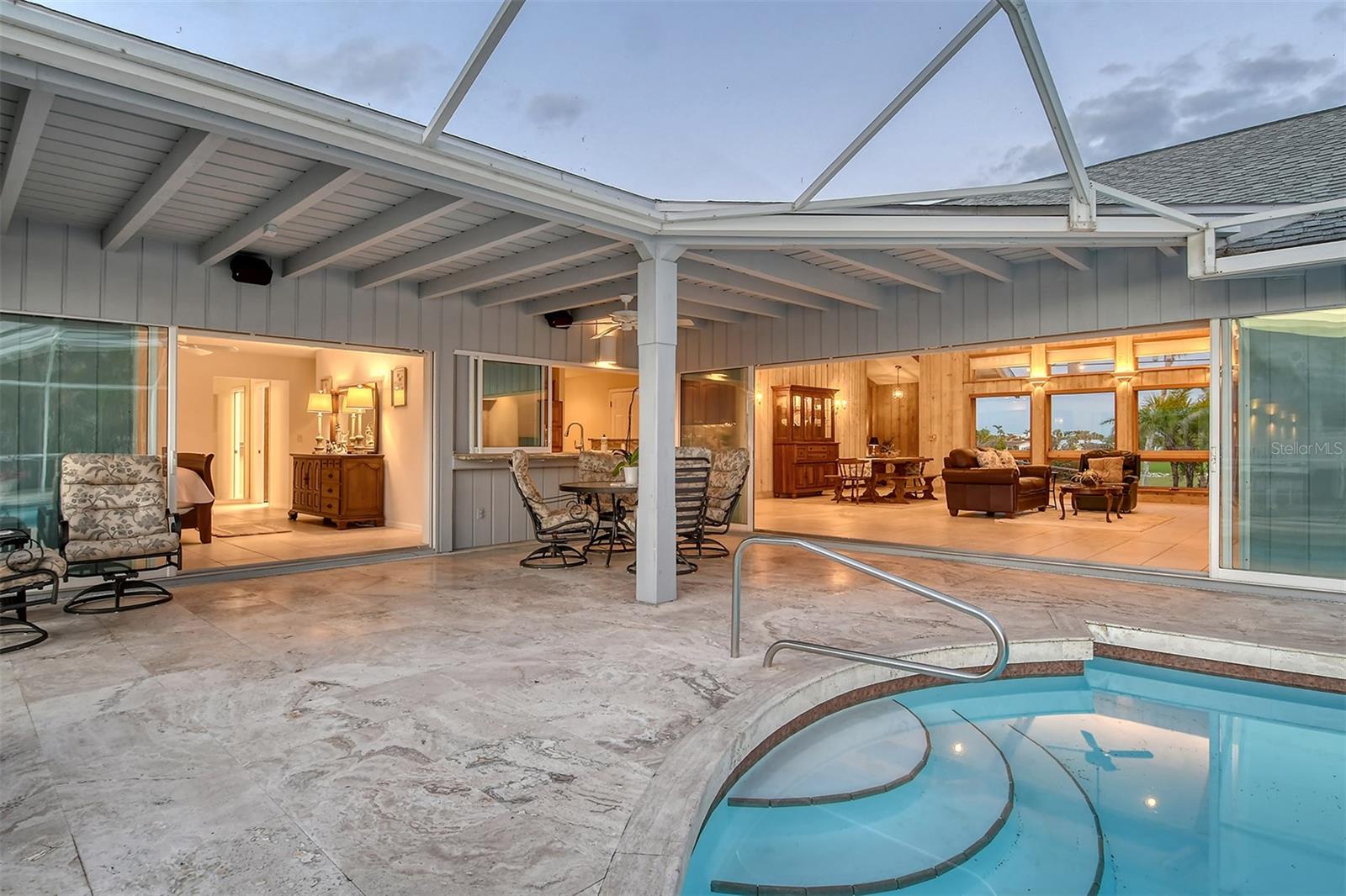 621 IVANHOE LN