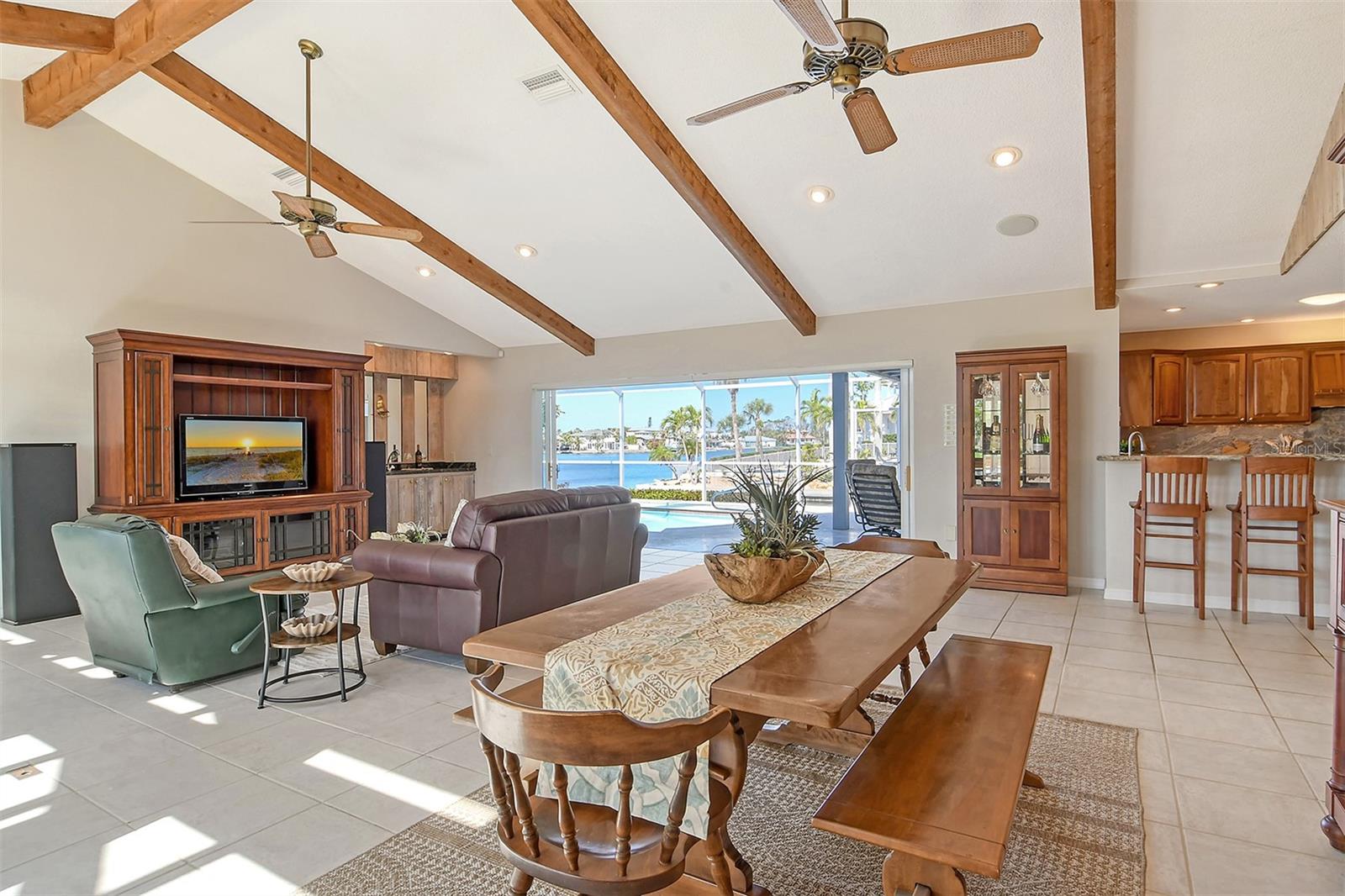 621 IVANHOE LN