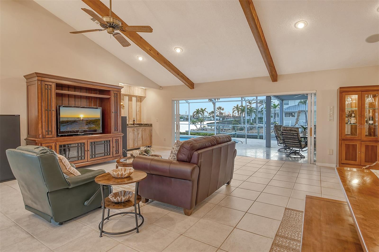 621 IVANHOE LN