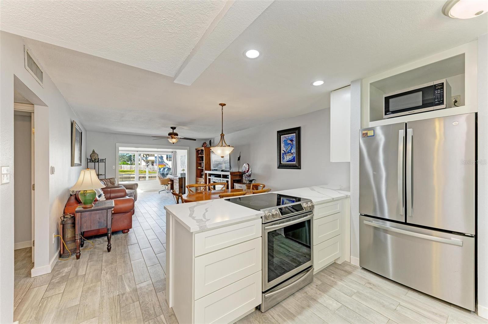 9409 CATALINA DR