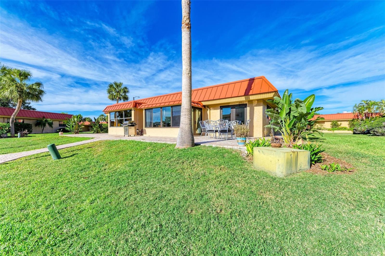 9409 CATALINA DR