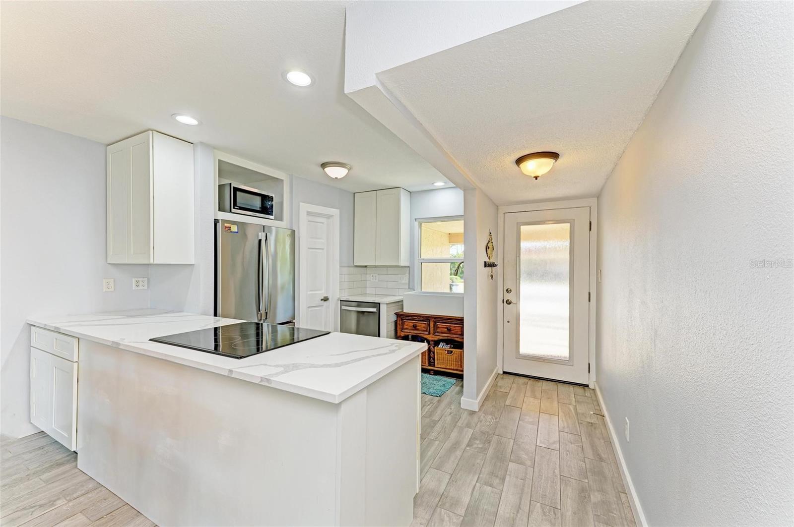 9409 CATALINA DR