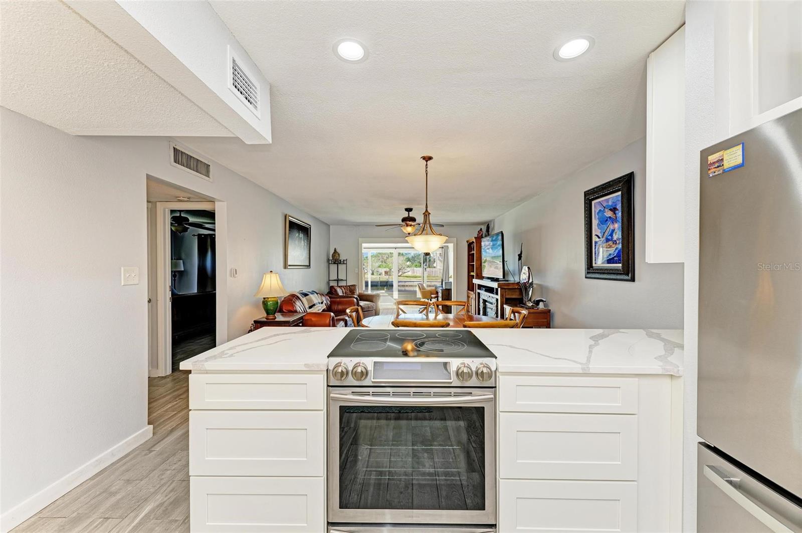 9409 CATALINA DR