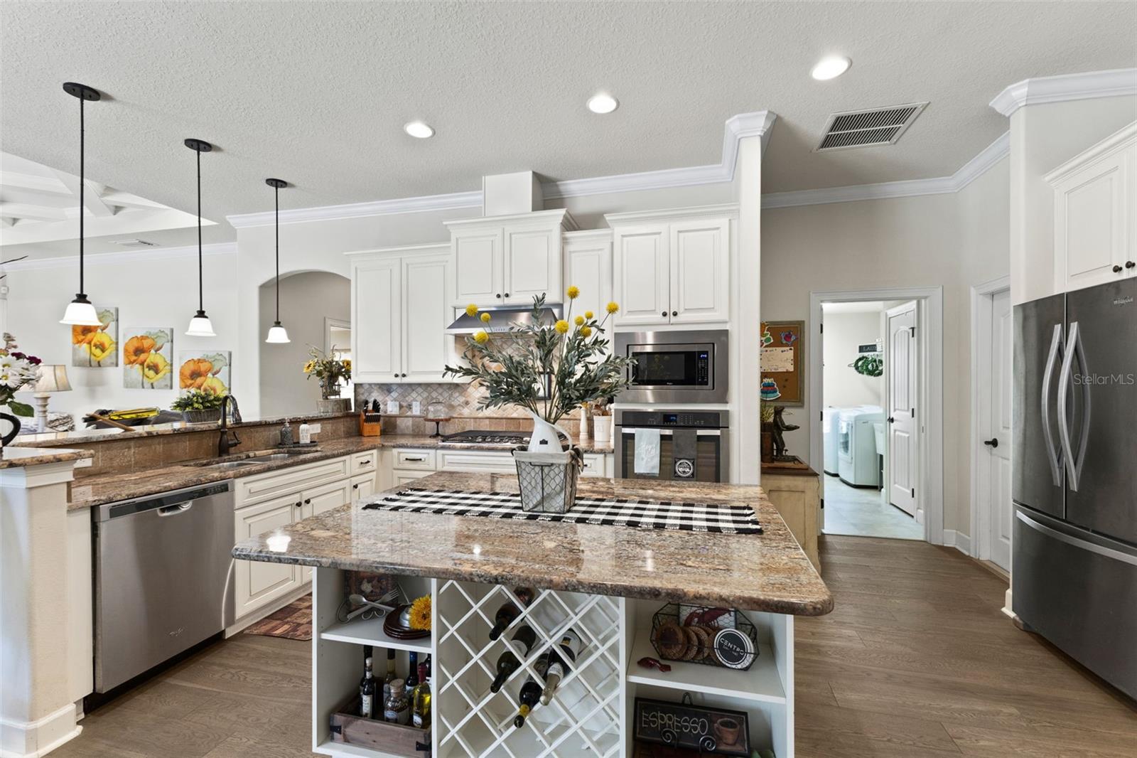 2152 MAJESTIC OAKS BLVD