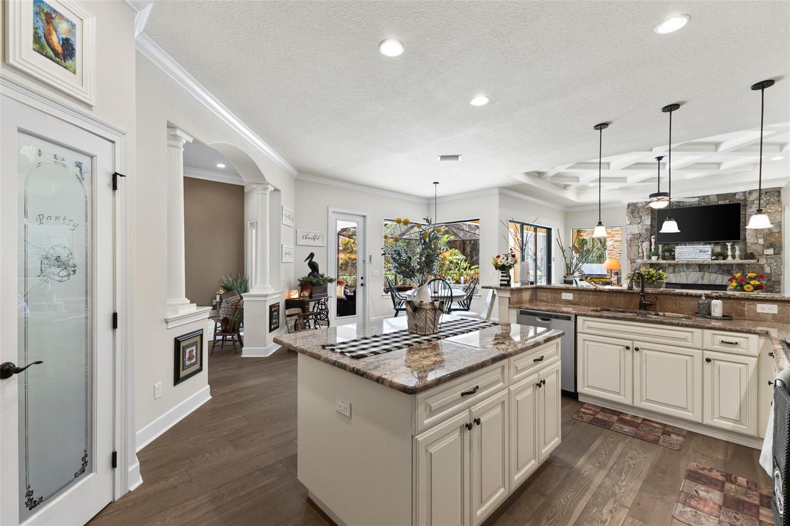 2152 MAJESTIC OAKS BLVD